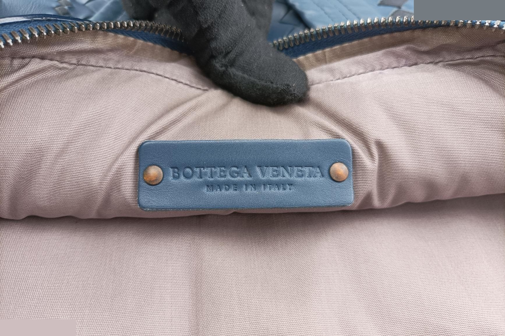 Intrecciato lambskin, blue x black — view 7