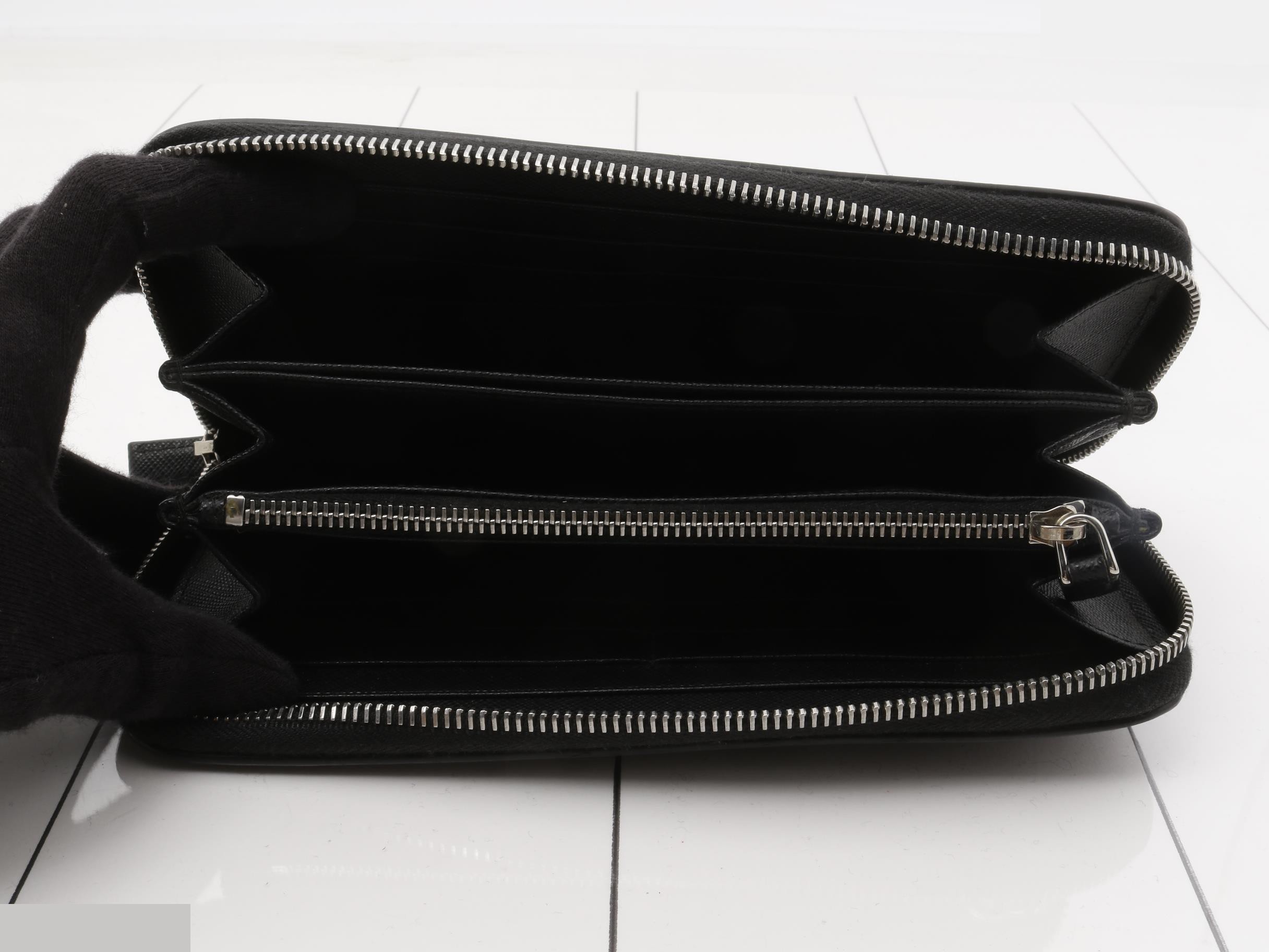 Embossed wallet — view 4