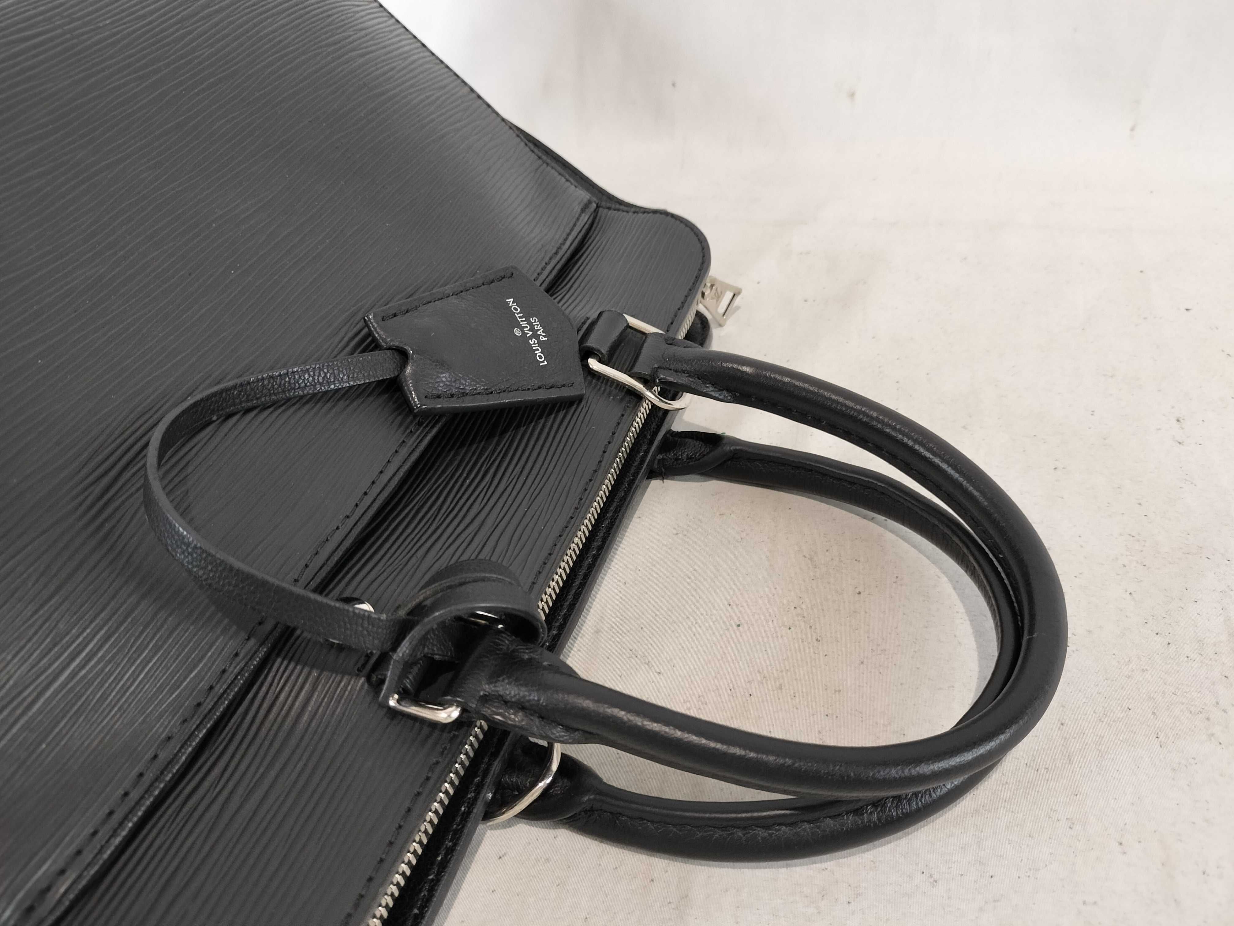 Epi Vaneau MM M51238 AR4146 Black Handbag — view 3