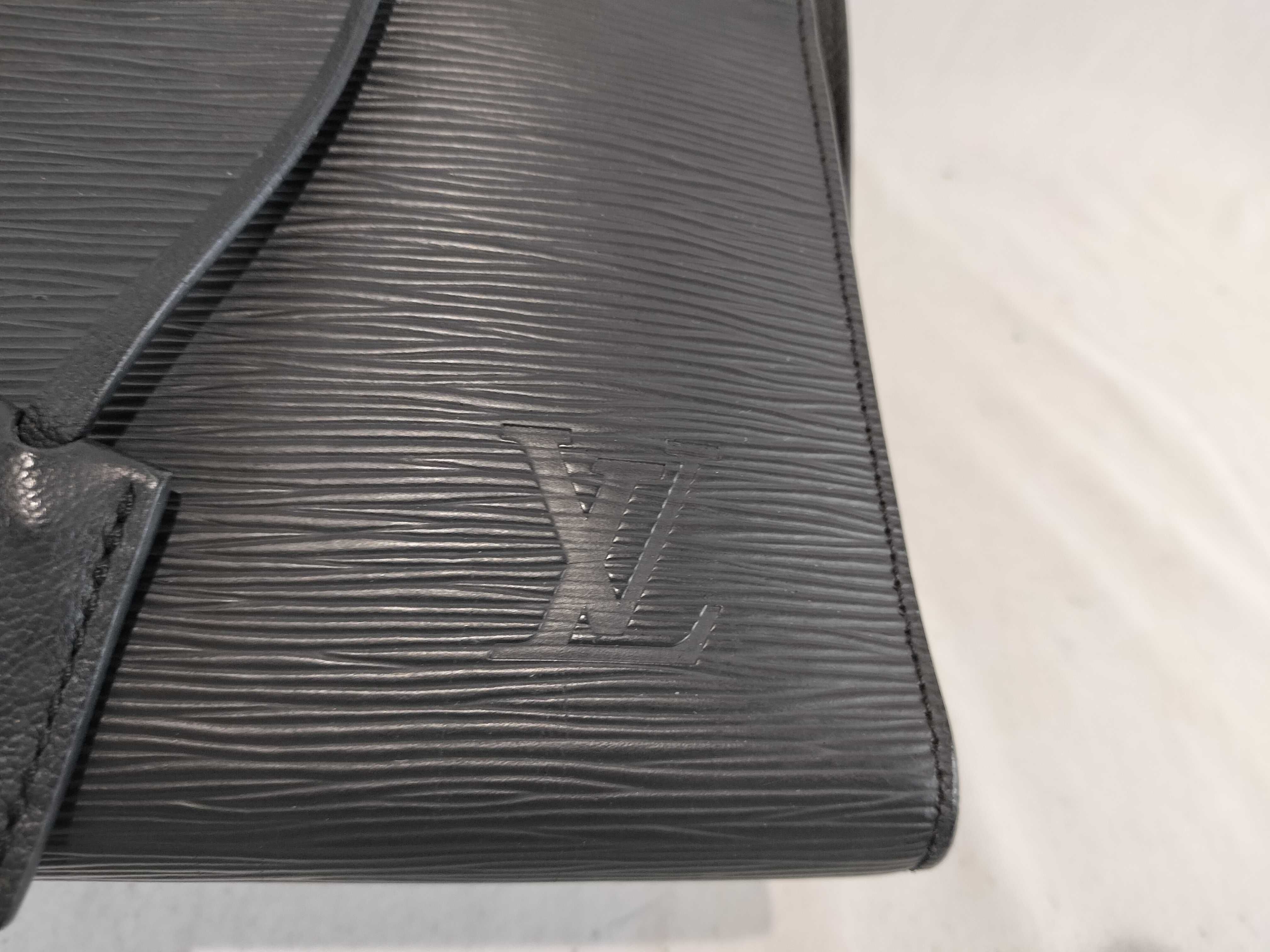 Epi Vaneau MM M51238 AR4146 Black Handbag — view 8
