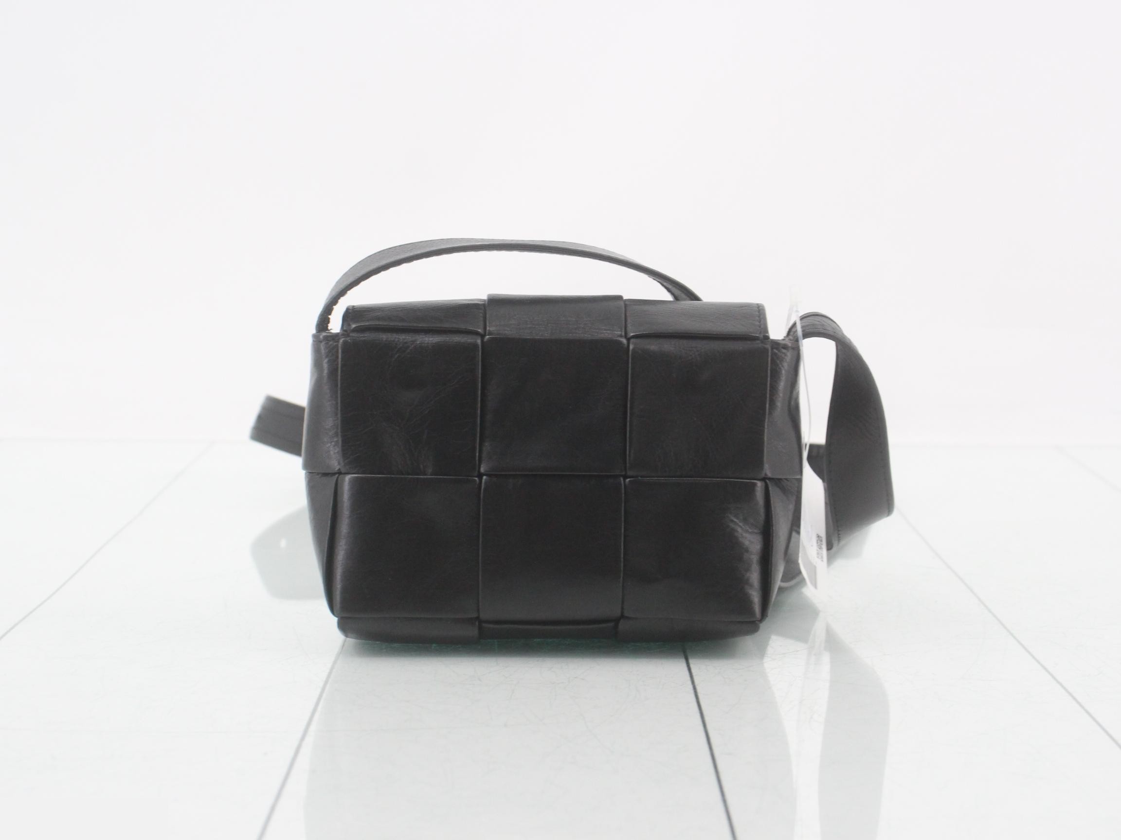 Intrecciato (bag) - Shoulder bag - Cassette - Black — view 2