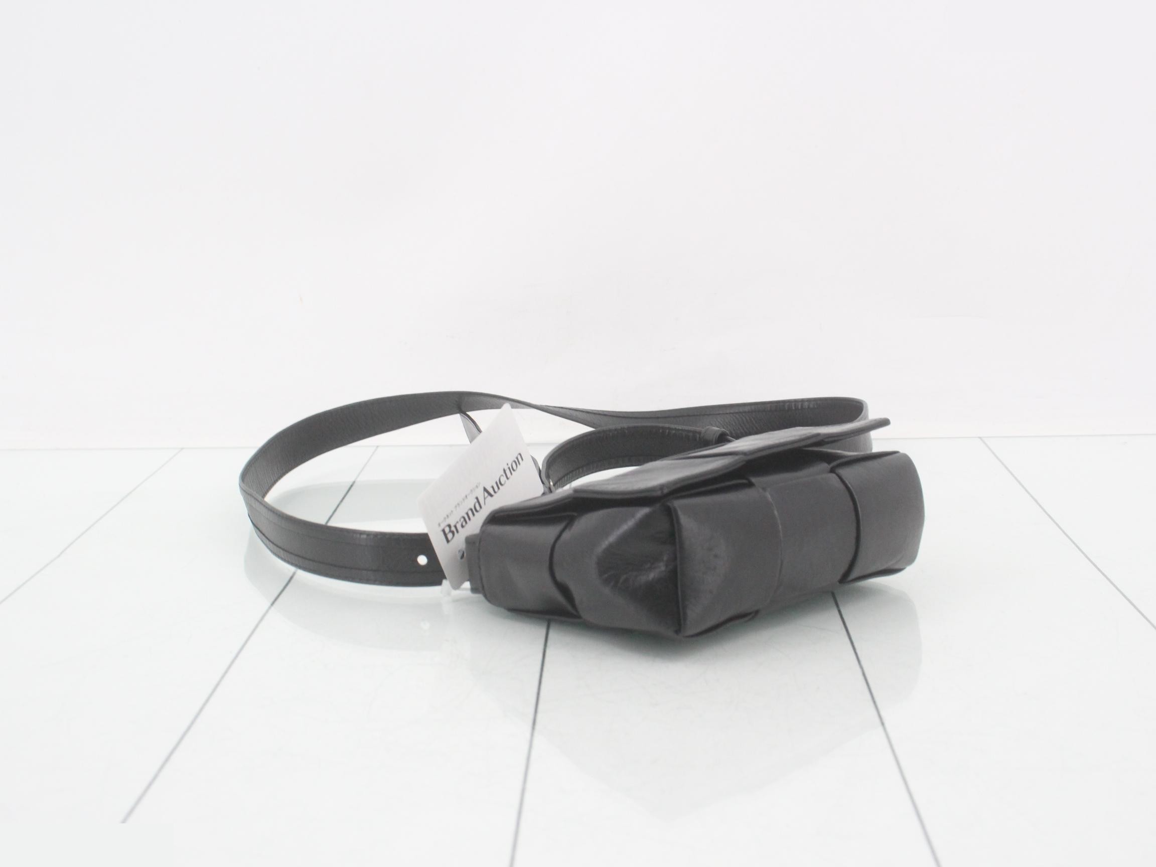 Intrecciato (bag) - Shoulder bag - Cassette - Black — view 5
