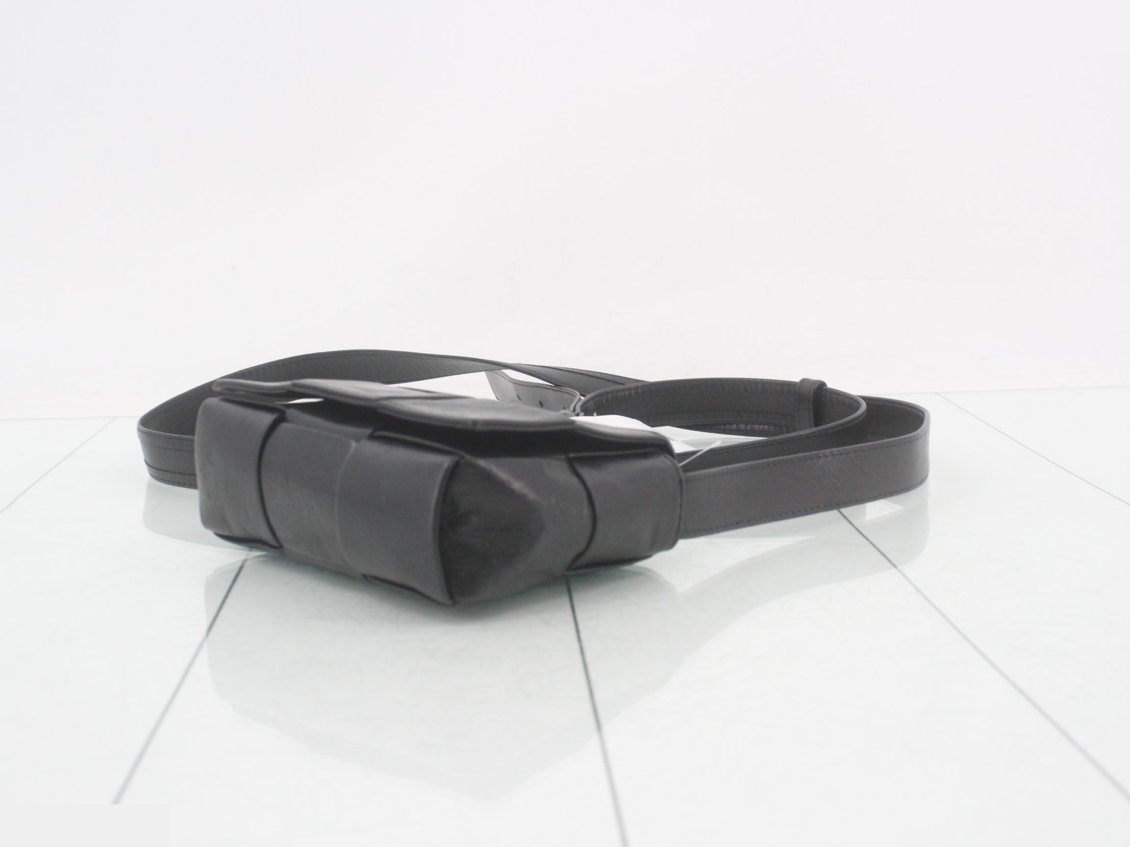 Intrecciato (bag) - Shoulder bag - Cassette - Black — view 6