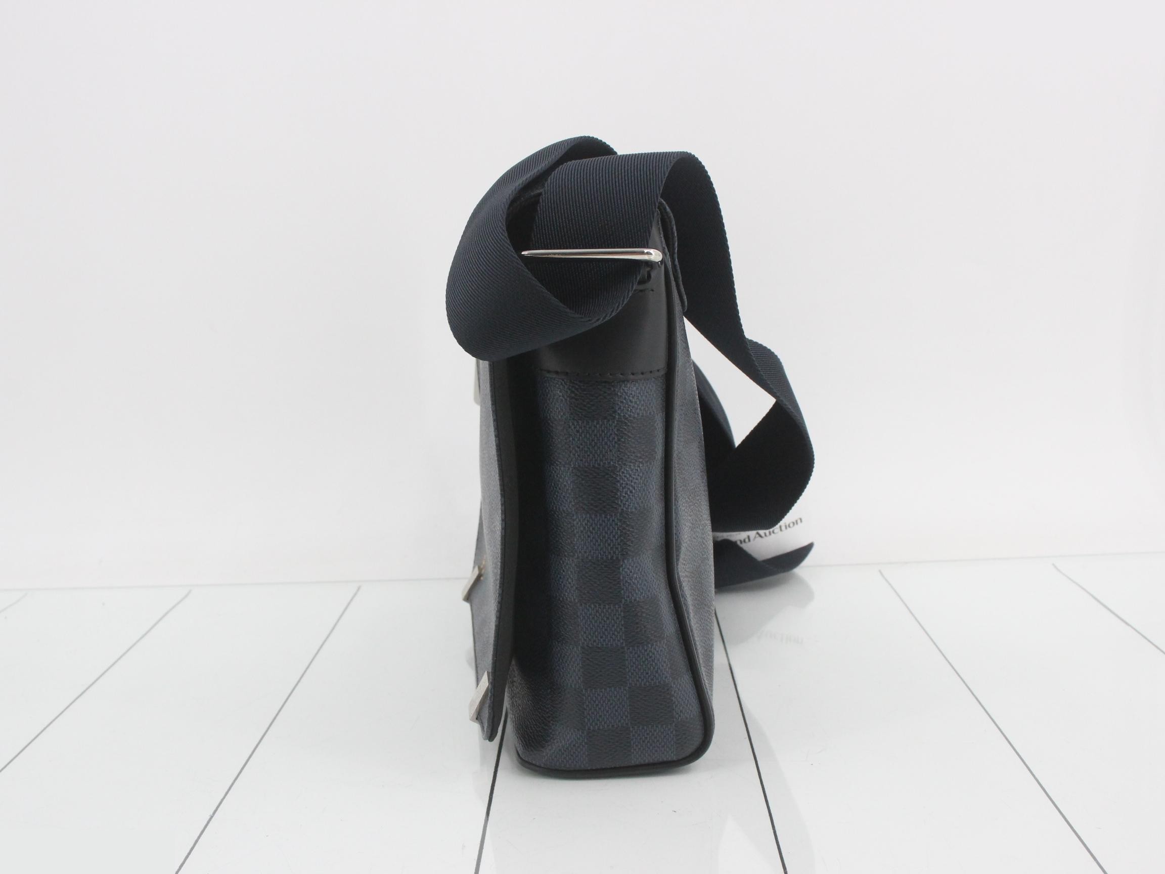 Damier Cobalt District PM NM Shoulder Bag — view 3