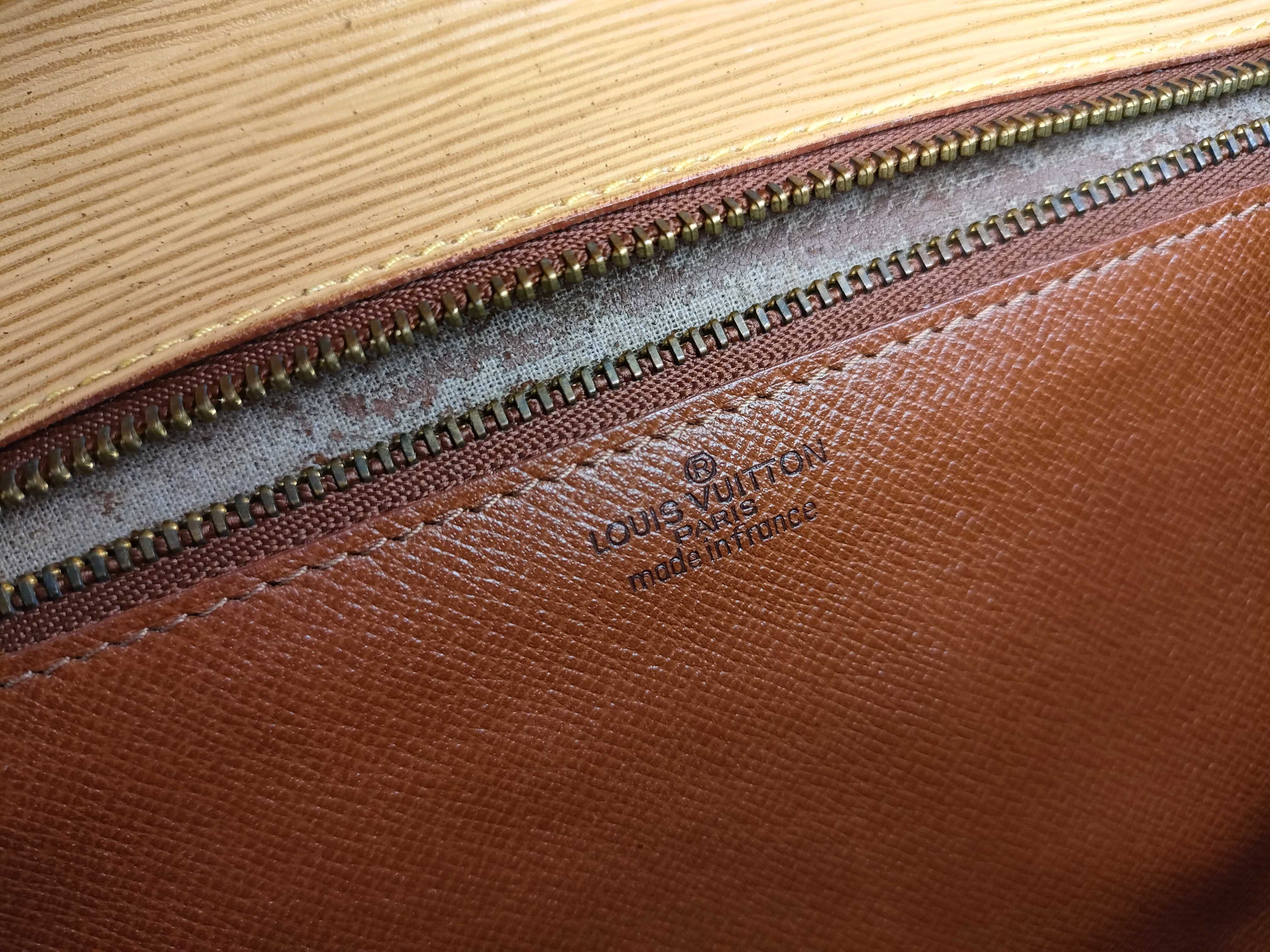Epi Serie Dragonne Epi M52618 Clutch Bag — view 12