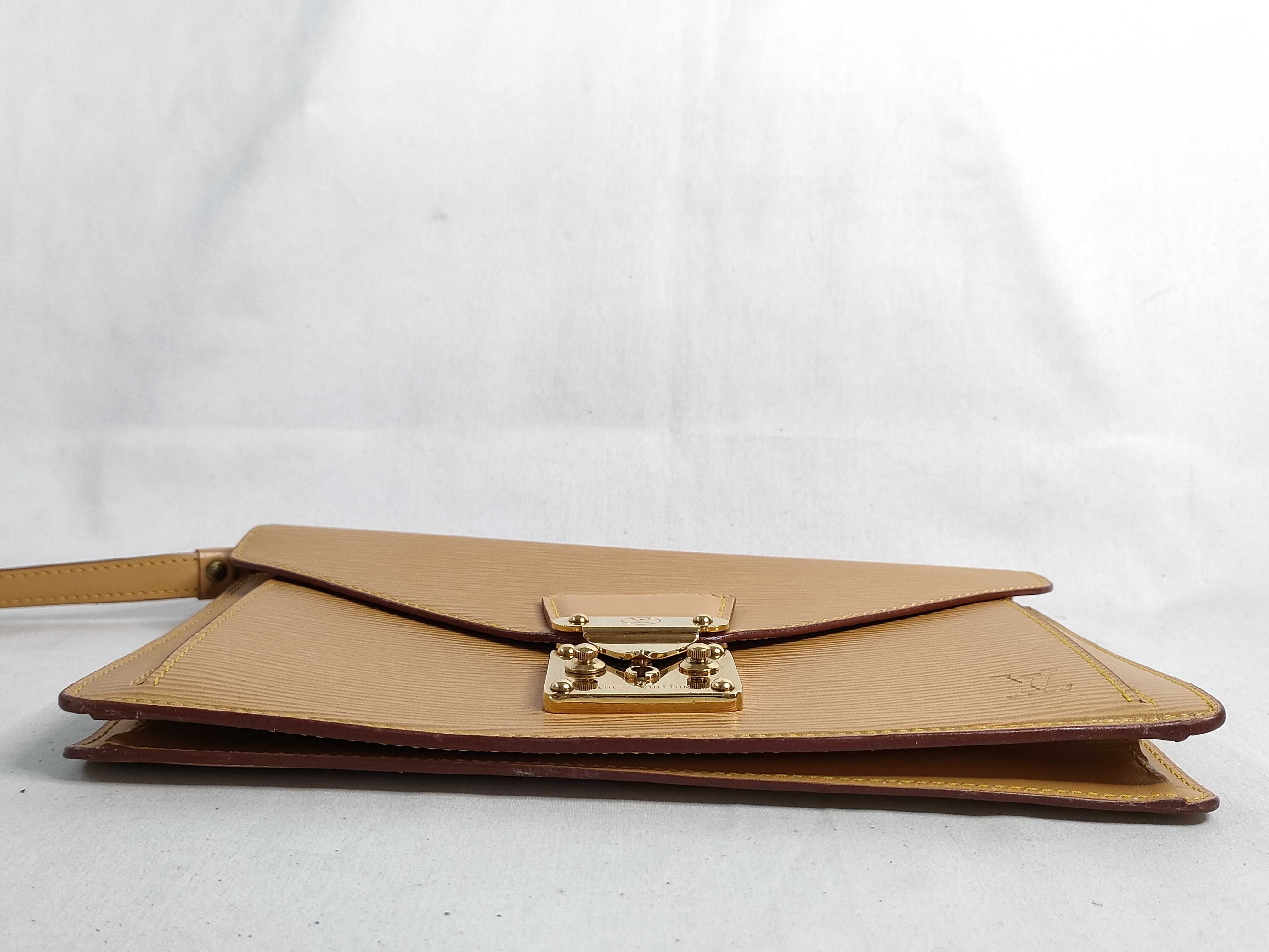 Epi Serie Dragonne Epi M52618 Clutch Bag — view 7