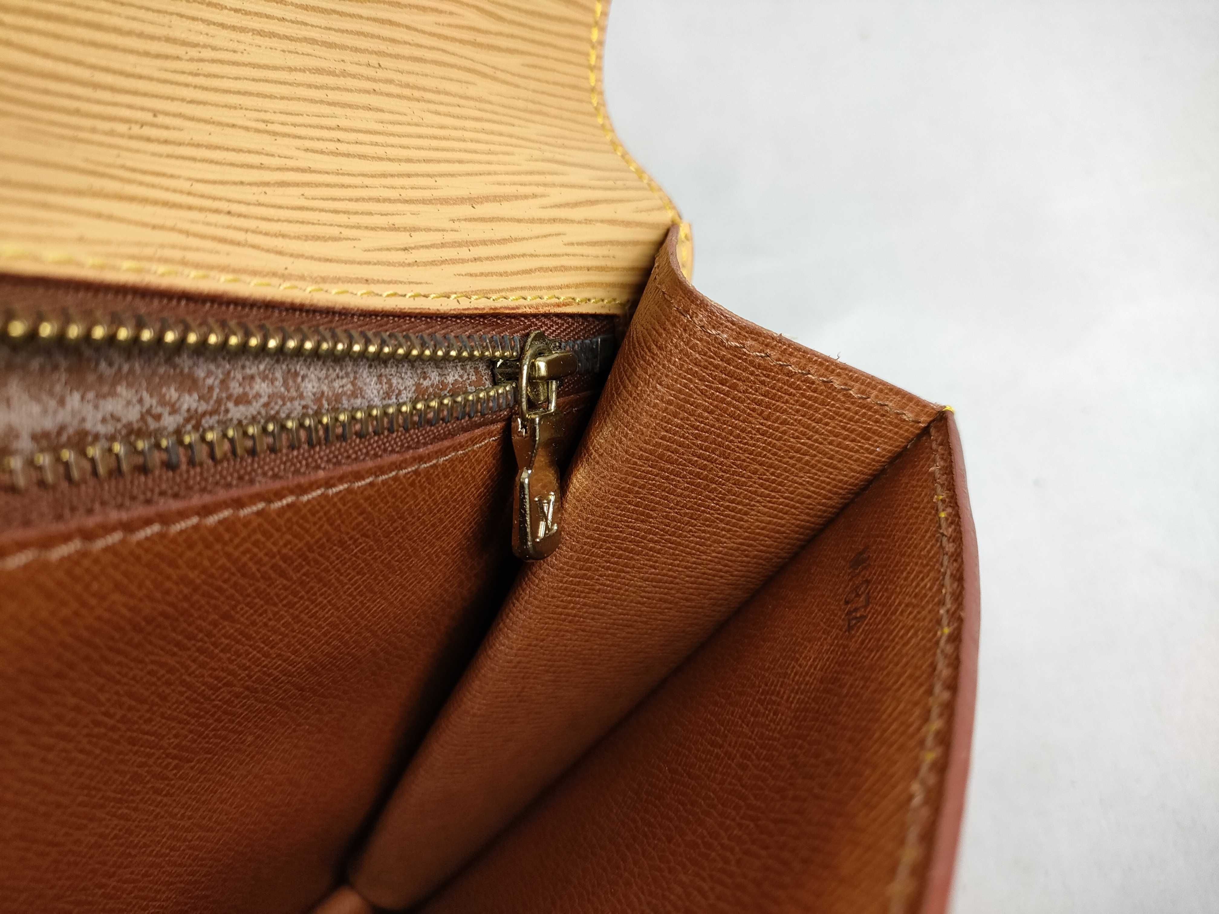 Epi Serie Dragonne Epi M52618 Clutch Bag — view 9