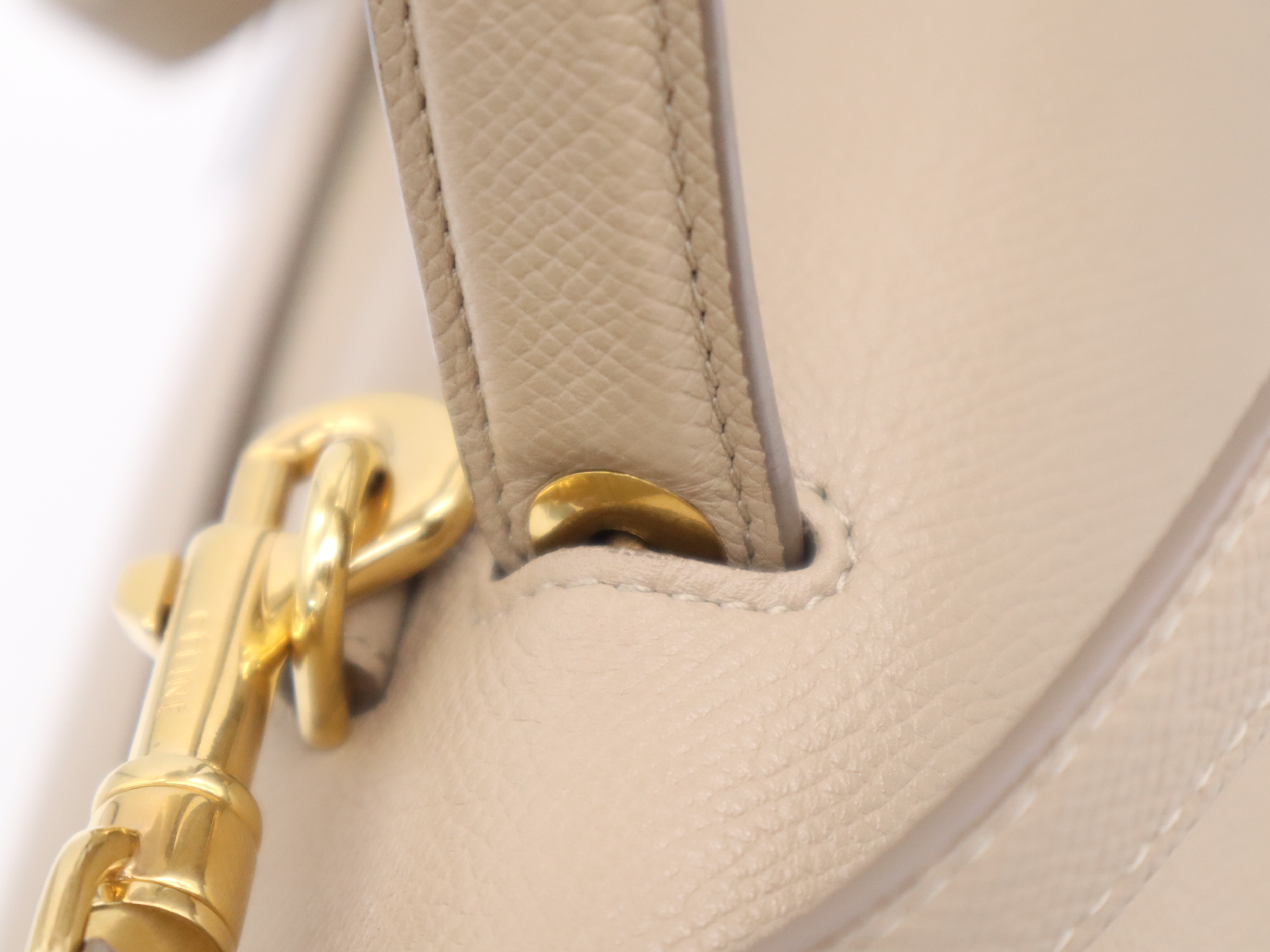 Leather Belt Bag 2-way Handbag Beige Gold Hardware with Shoulder Strap — view 7