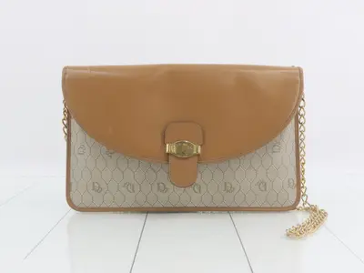 Chain shoulder bag