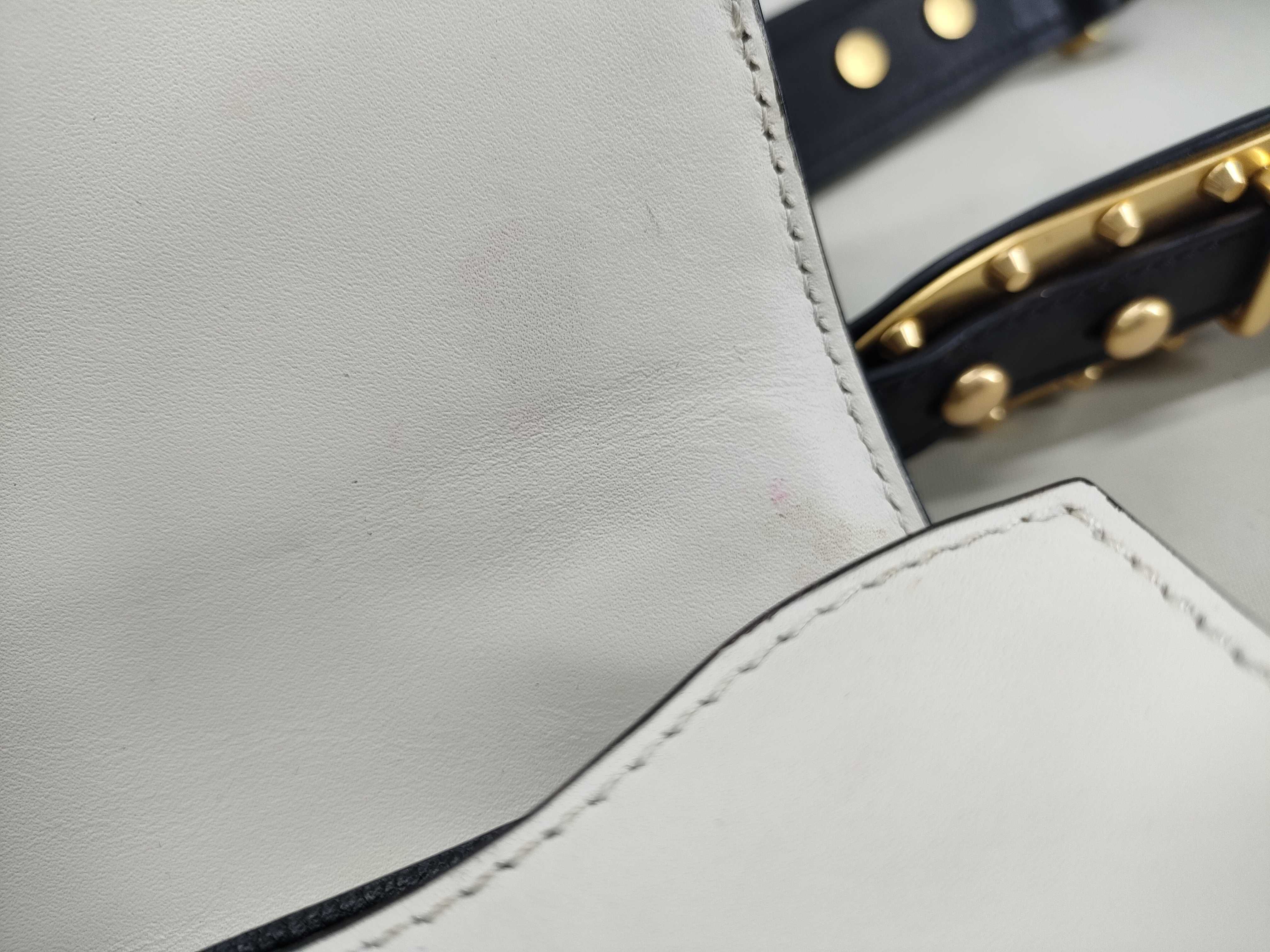 FR- Saffiano Leather Shoulder bag WHITE x black 1BD045 (Usures griffures Shoulder bag) — view 13