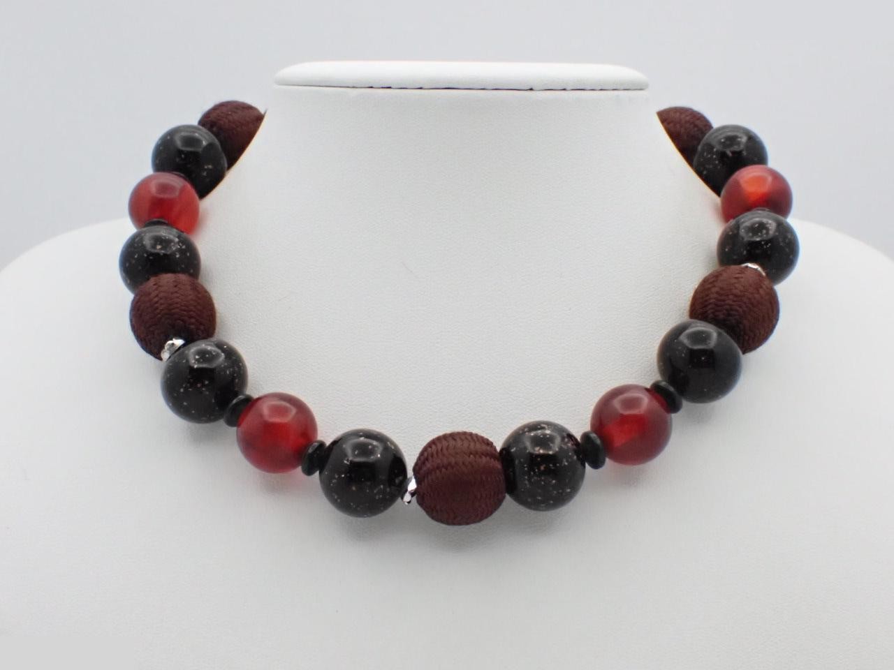 Other lines: Precious metal necklaces and pendants, total length approximately 40 cm. — view 3