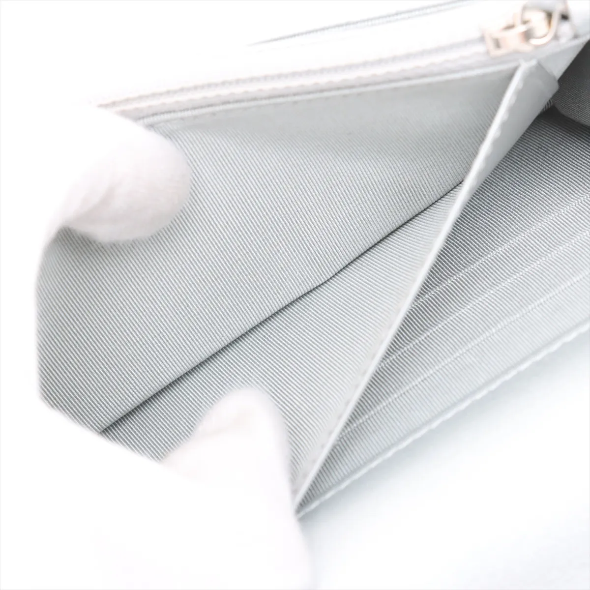 Matelasse 2.55 Leather Chain Wallet Silver Hardware N46NJE19 Random Plate — view 7