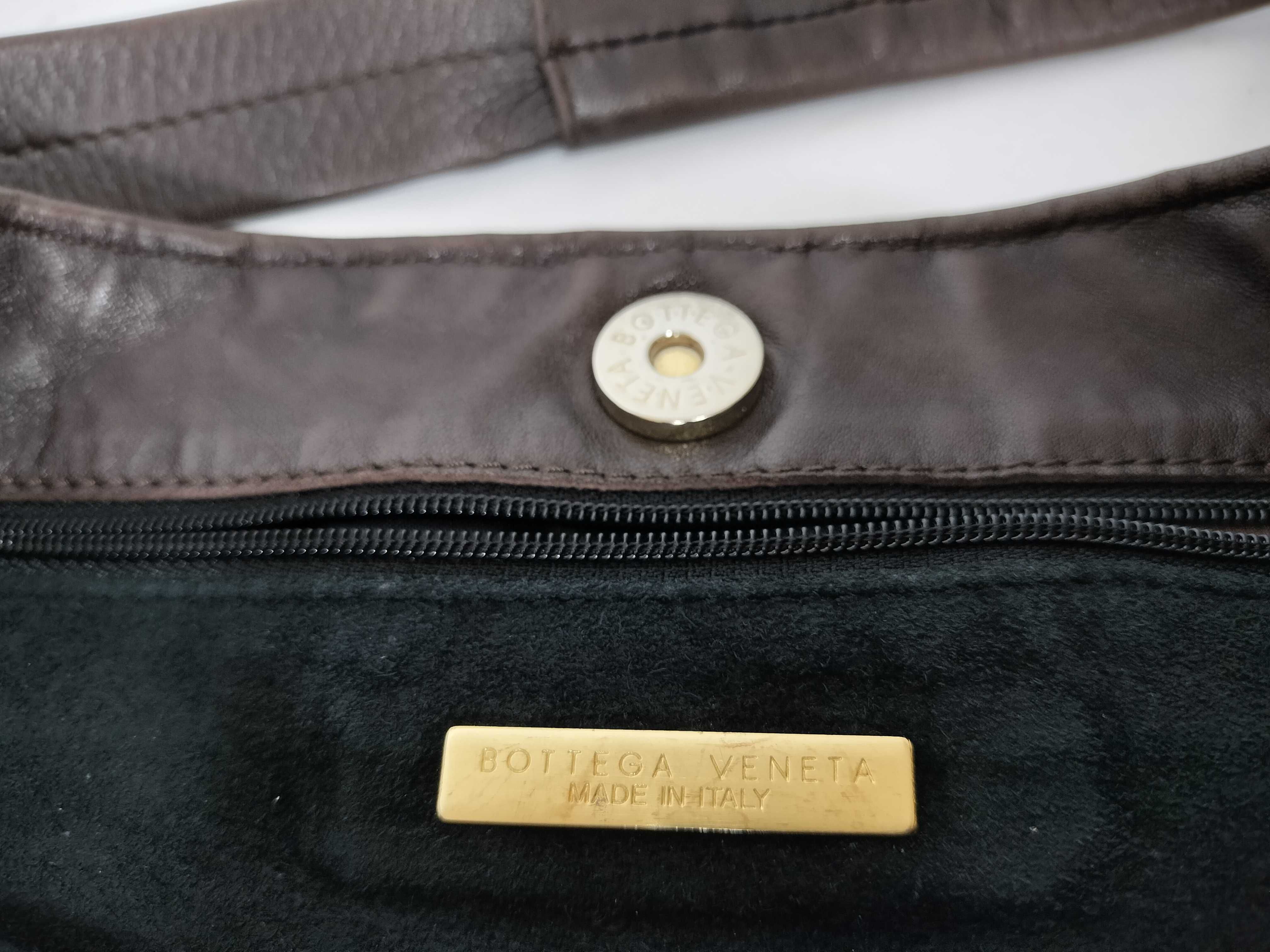 Intrecciato Leather Shoulder Bag — view 10