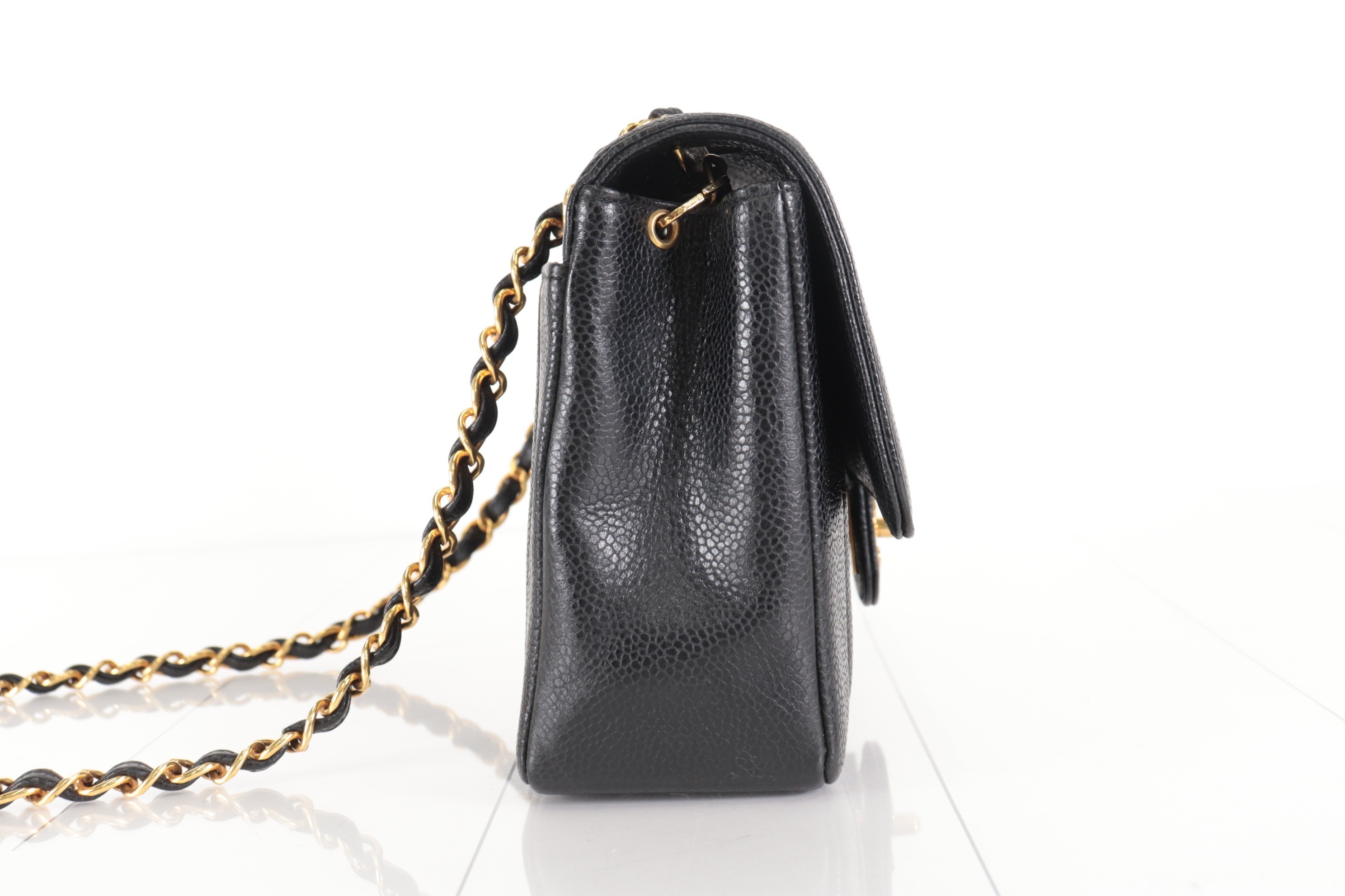 Caviar Chain Shoulder Bag, Unit 2 — view 4
