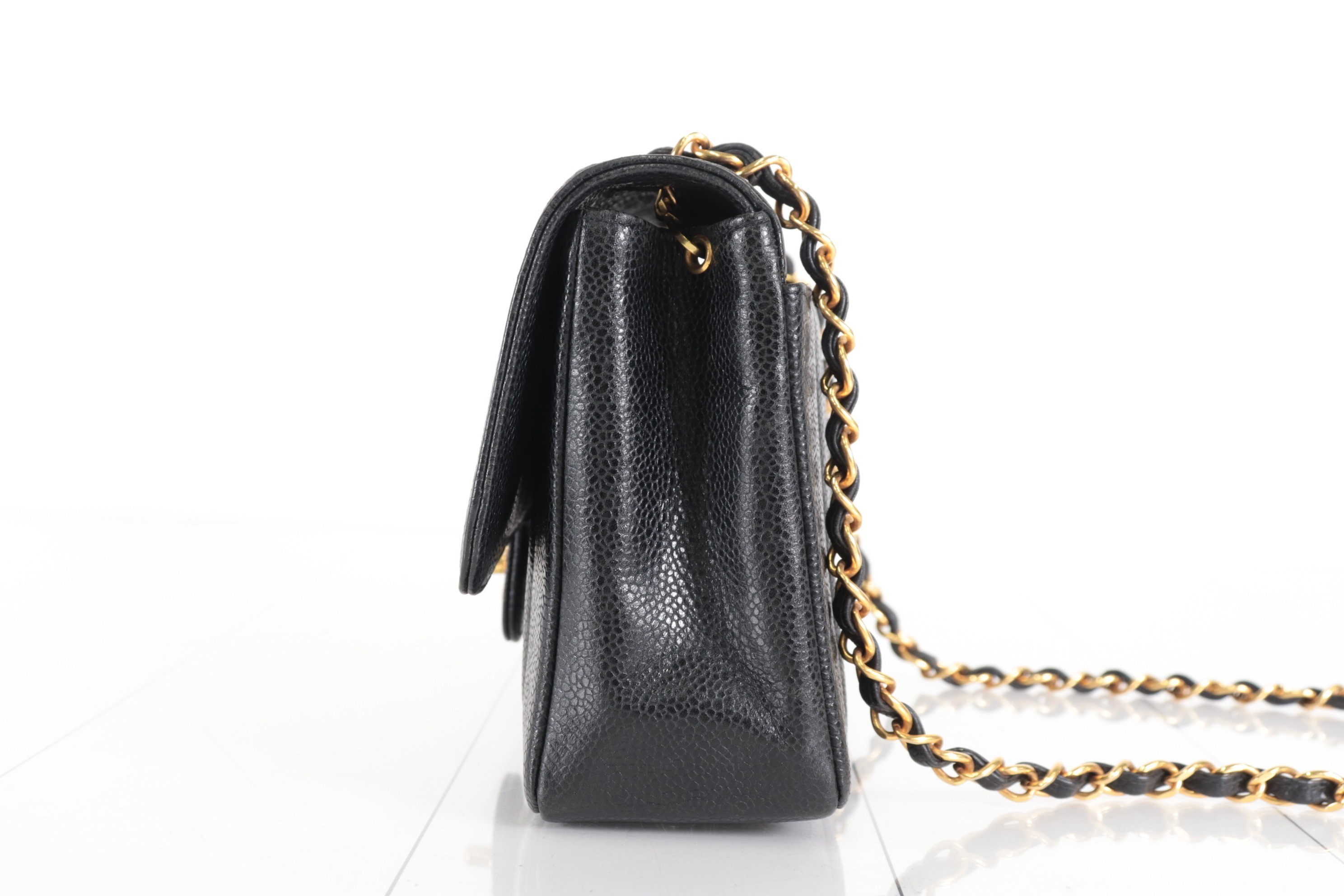 Caviar Chain Shoulder Bag, Unit 2 — view 5