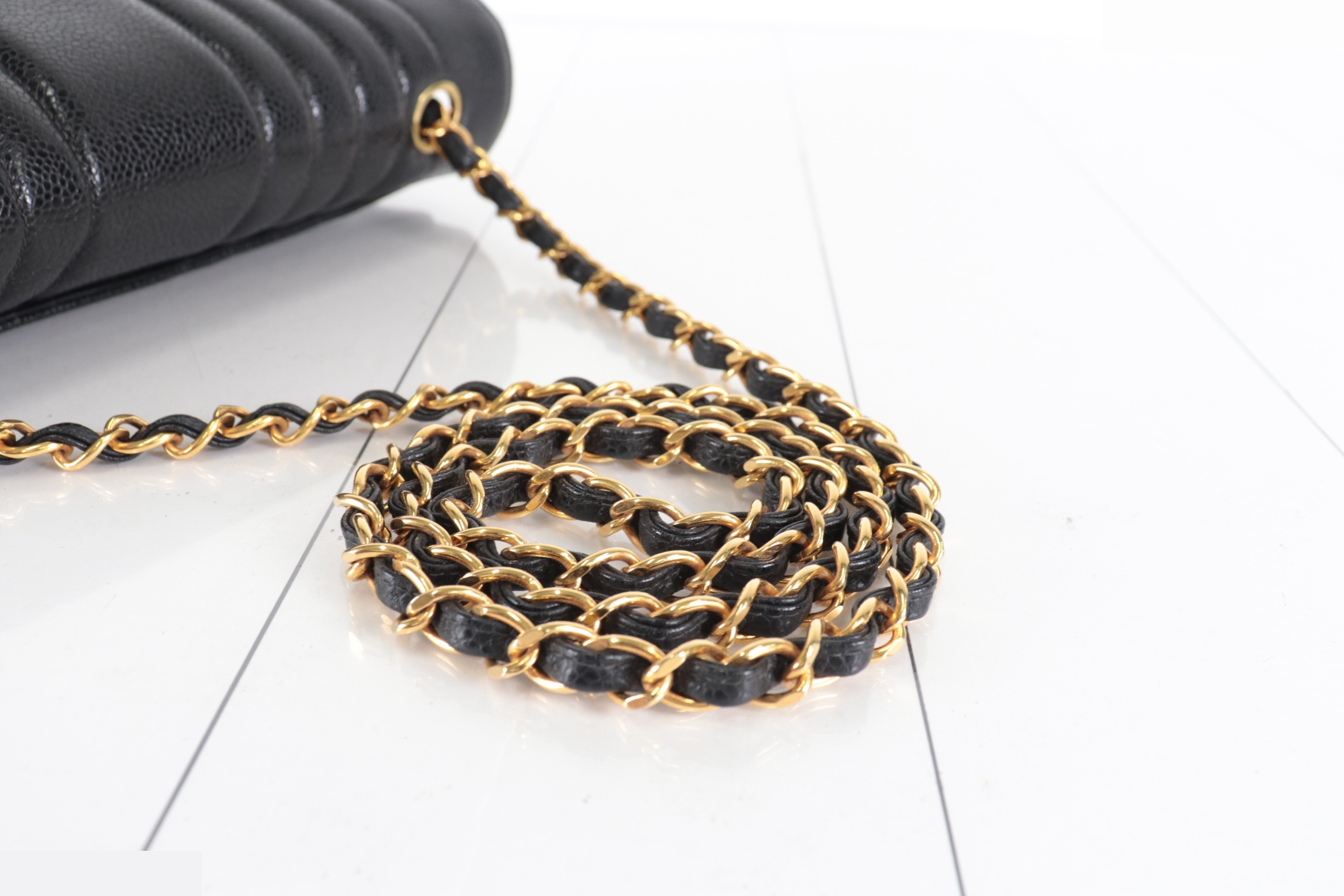Caviar Chain Shoulder Bag, Unit 2 — view 6