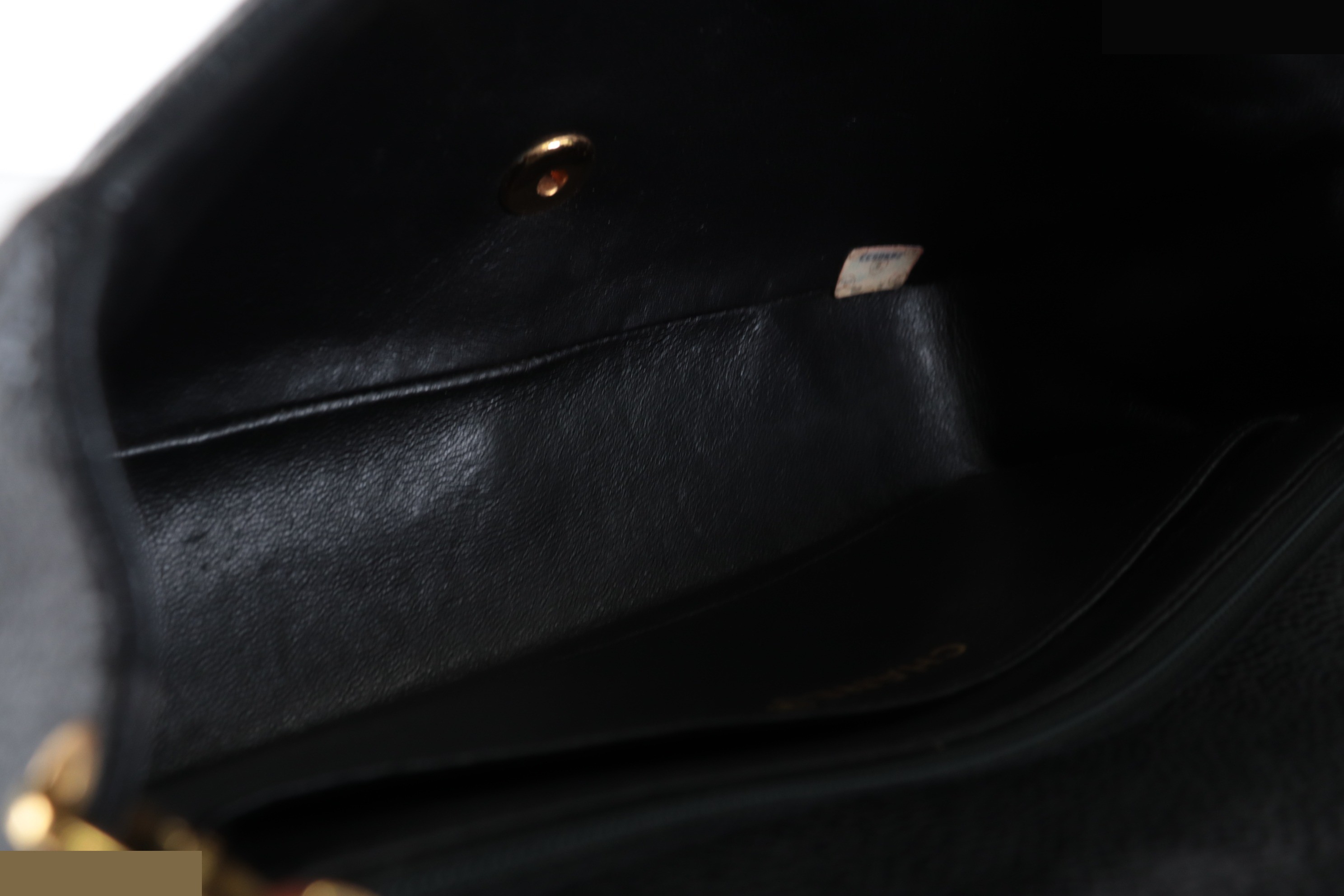 Caviar Chain Shoulder Bag, Unit 2 — view 8