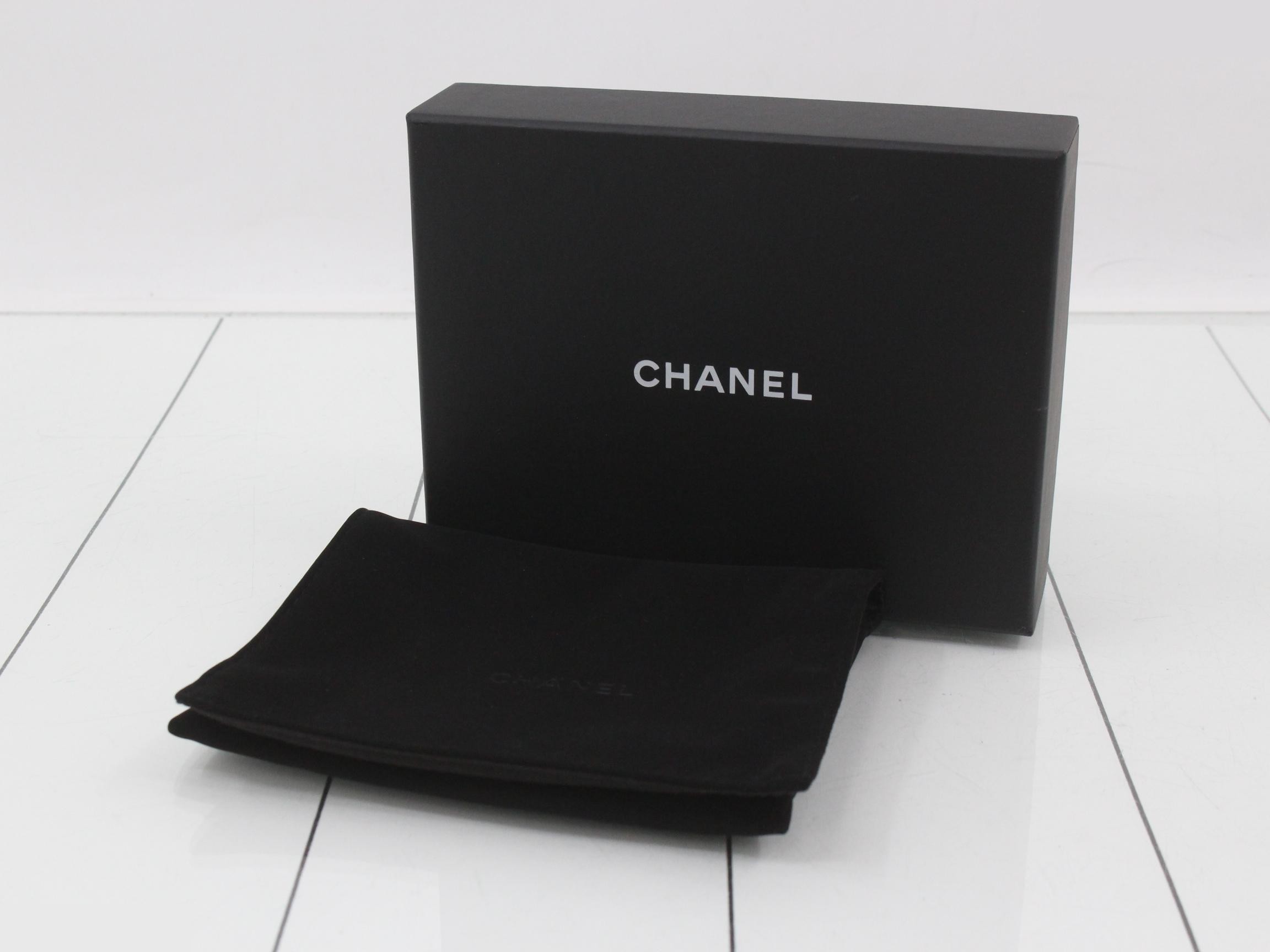 Matelassé (bags) and wallets — view 5