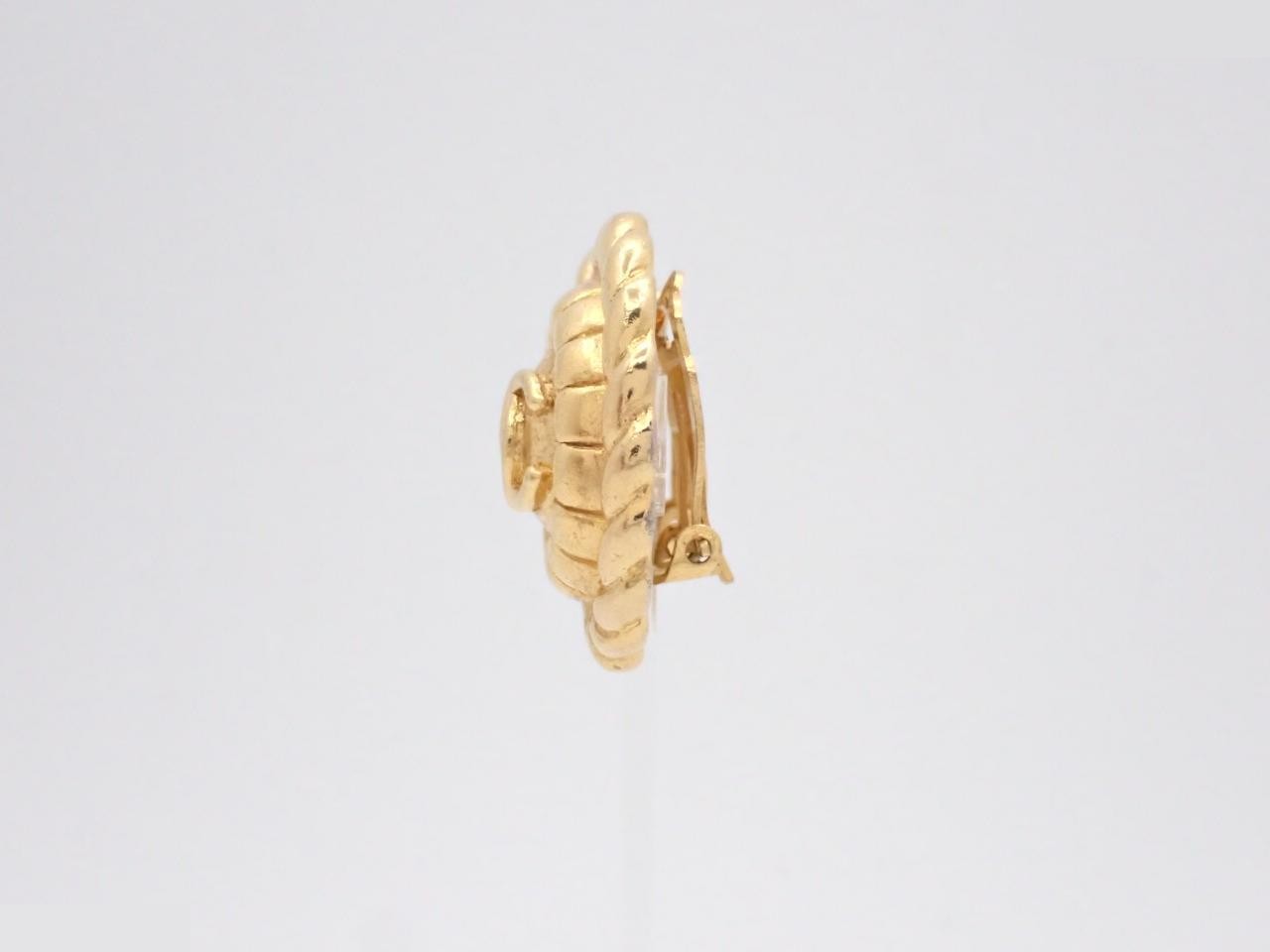 gold earrings — view 3