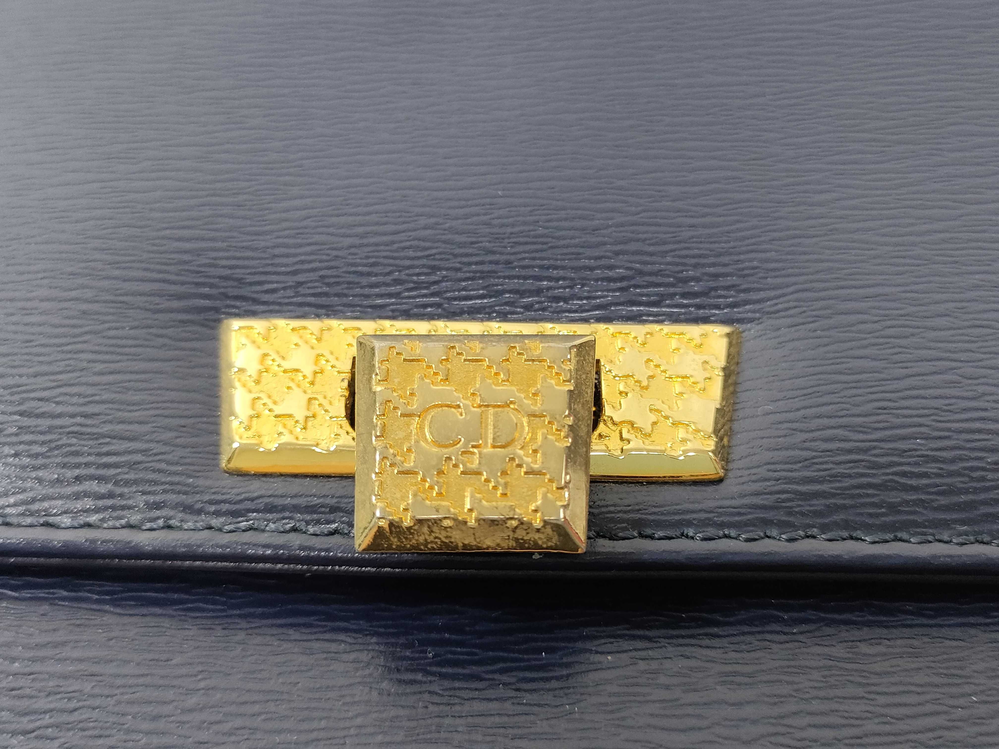 Shoulder Chain Shoulder Bag — view 7