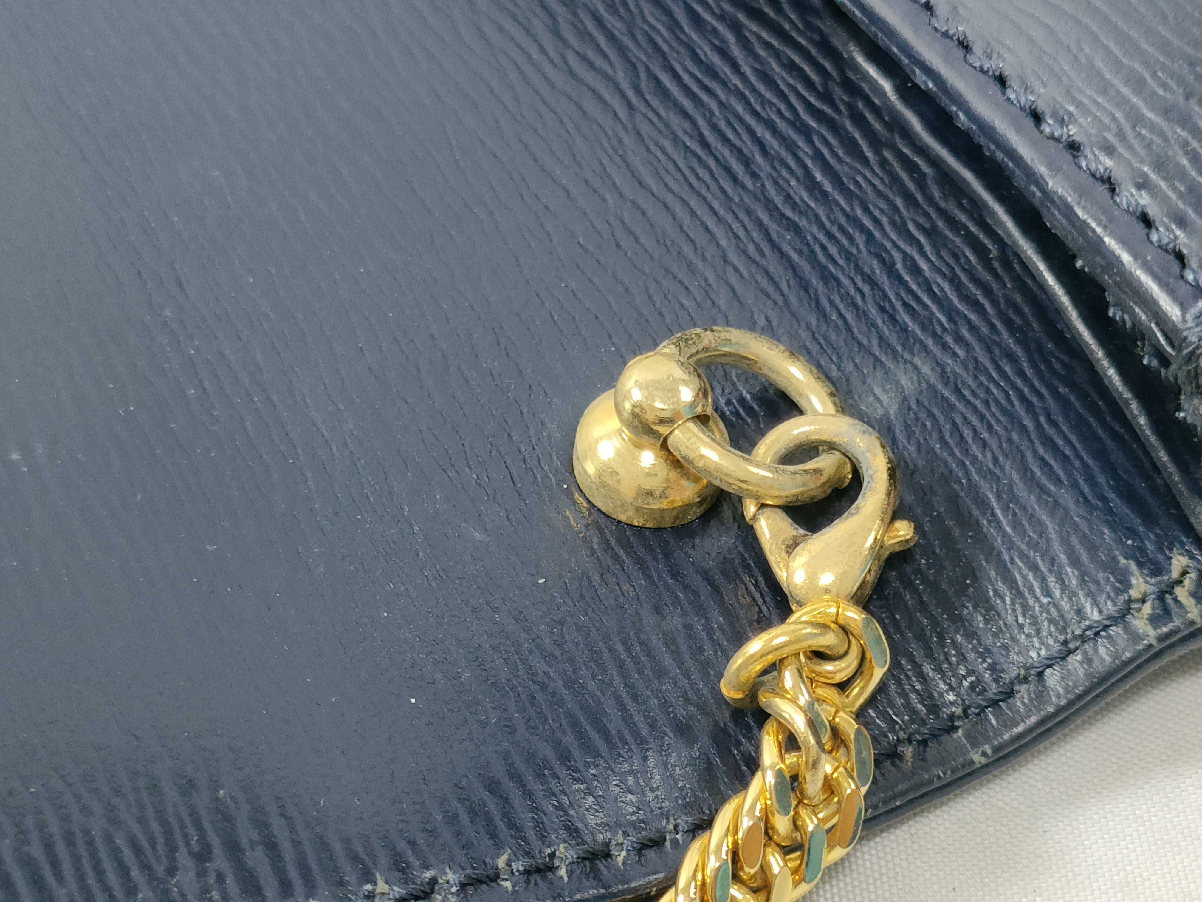 Shoulder Chain Shoulder Bag — view 9