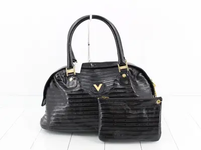 Handbag with chain pouch