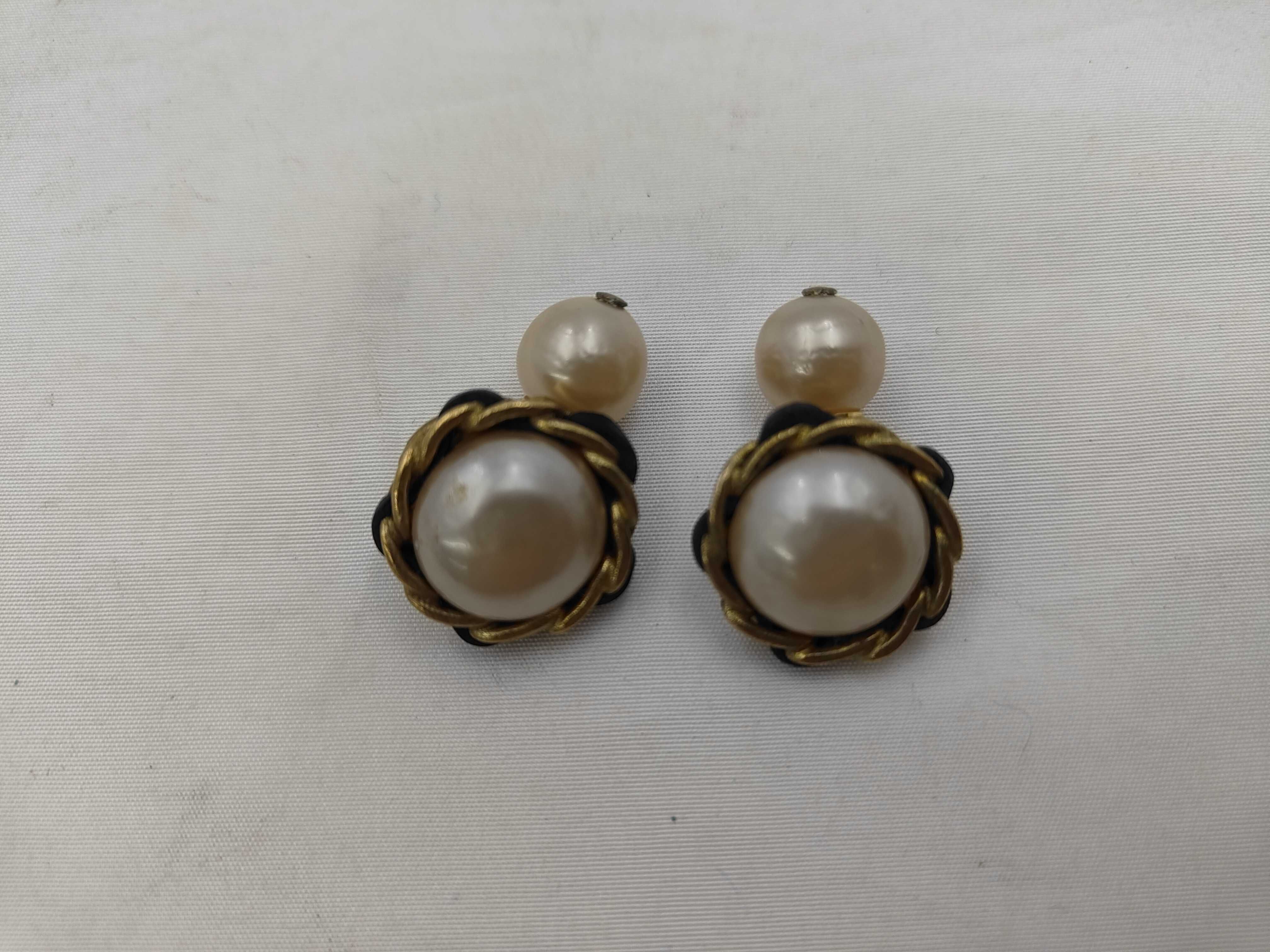 Vintage Faux Pearl Matelassé Gold Earrings 95P Earrings