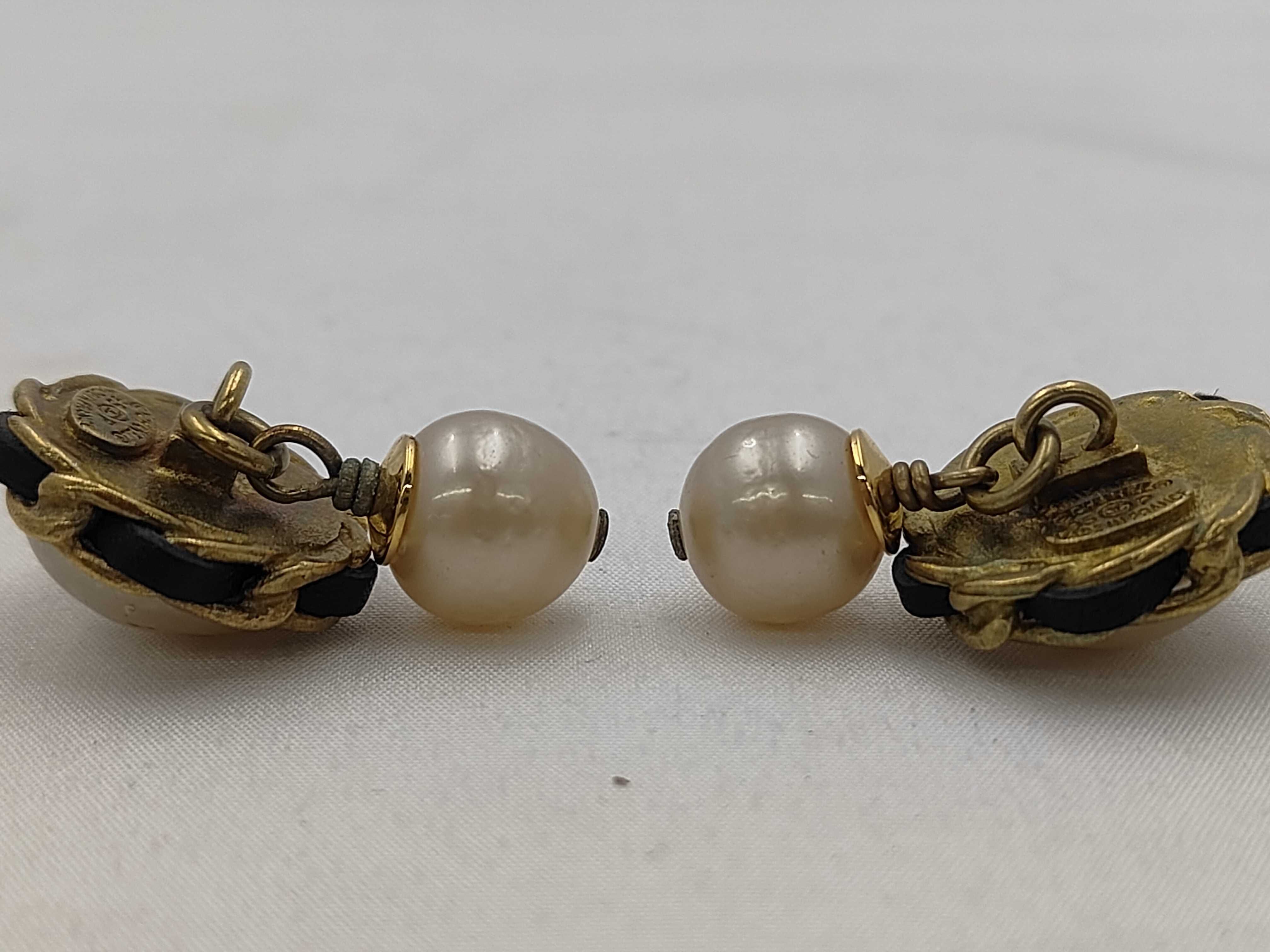 Vintage Faux Pearl Matelassé Gold Earrings 95P Earrings — view 3