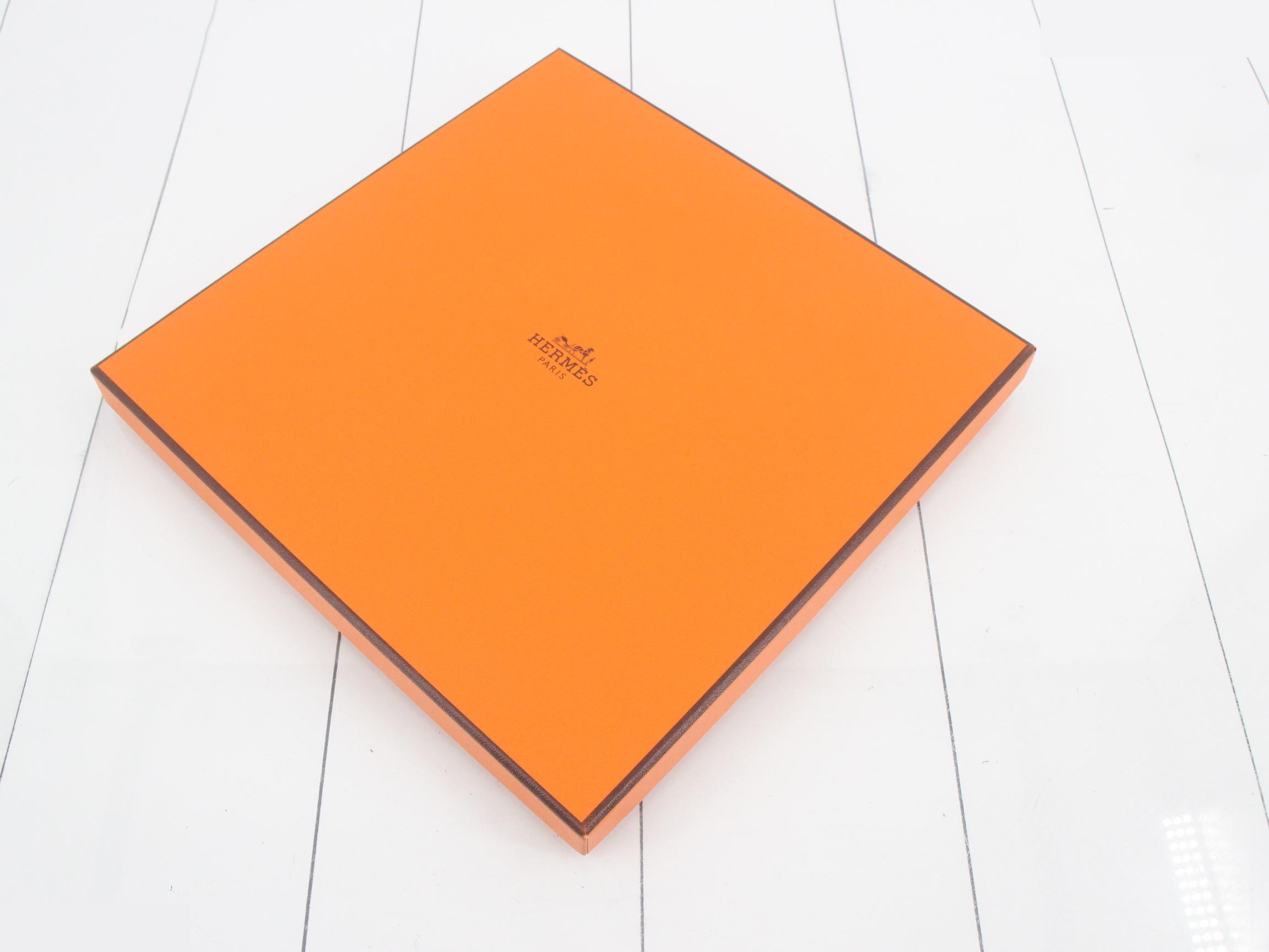 Carre 90 Serenite (with box) — view 4