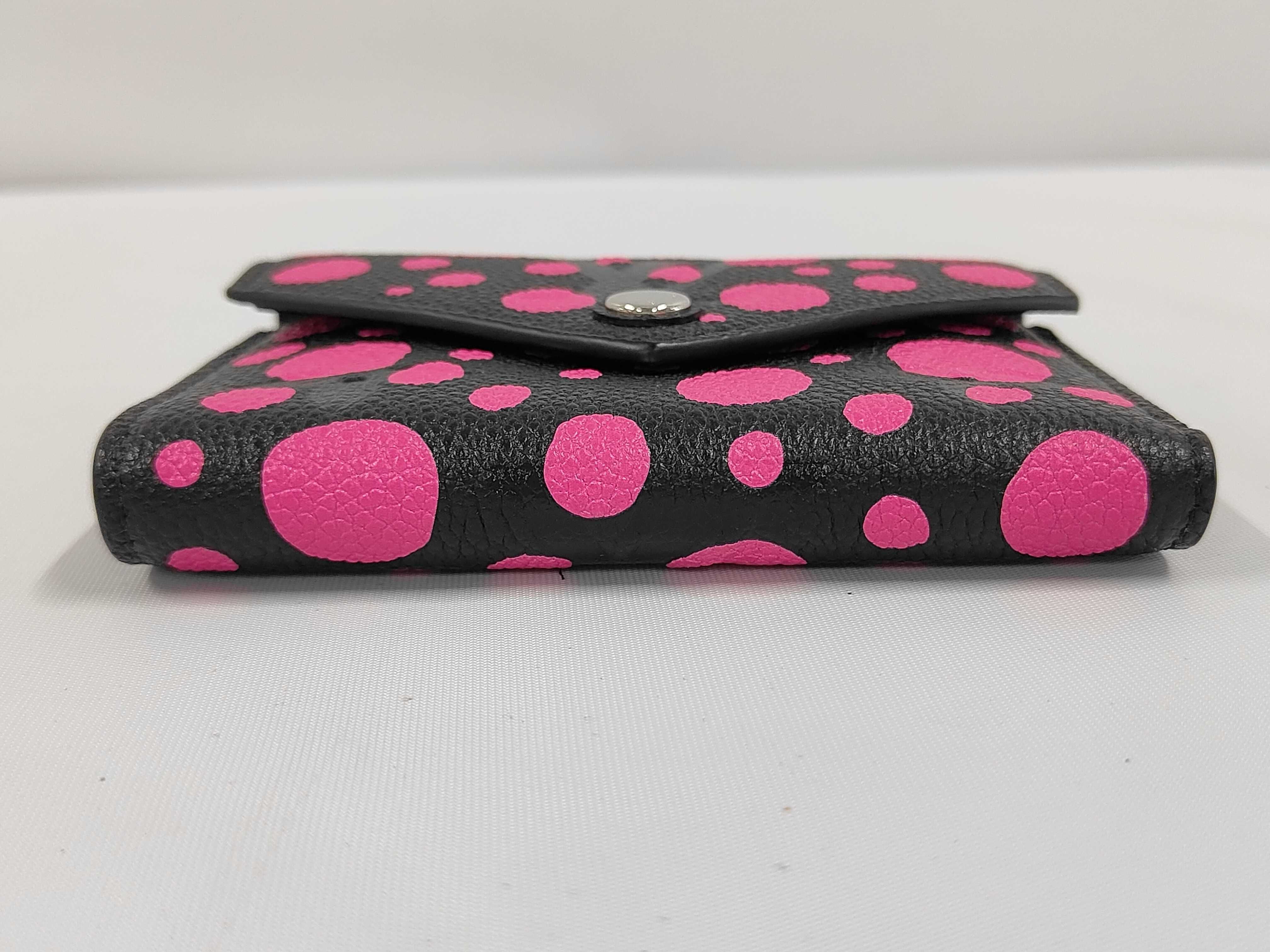 Yayoi Kusama Portefeuille Claire Compact Wallet M81956 RFID detected. Accessories included. — view 3