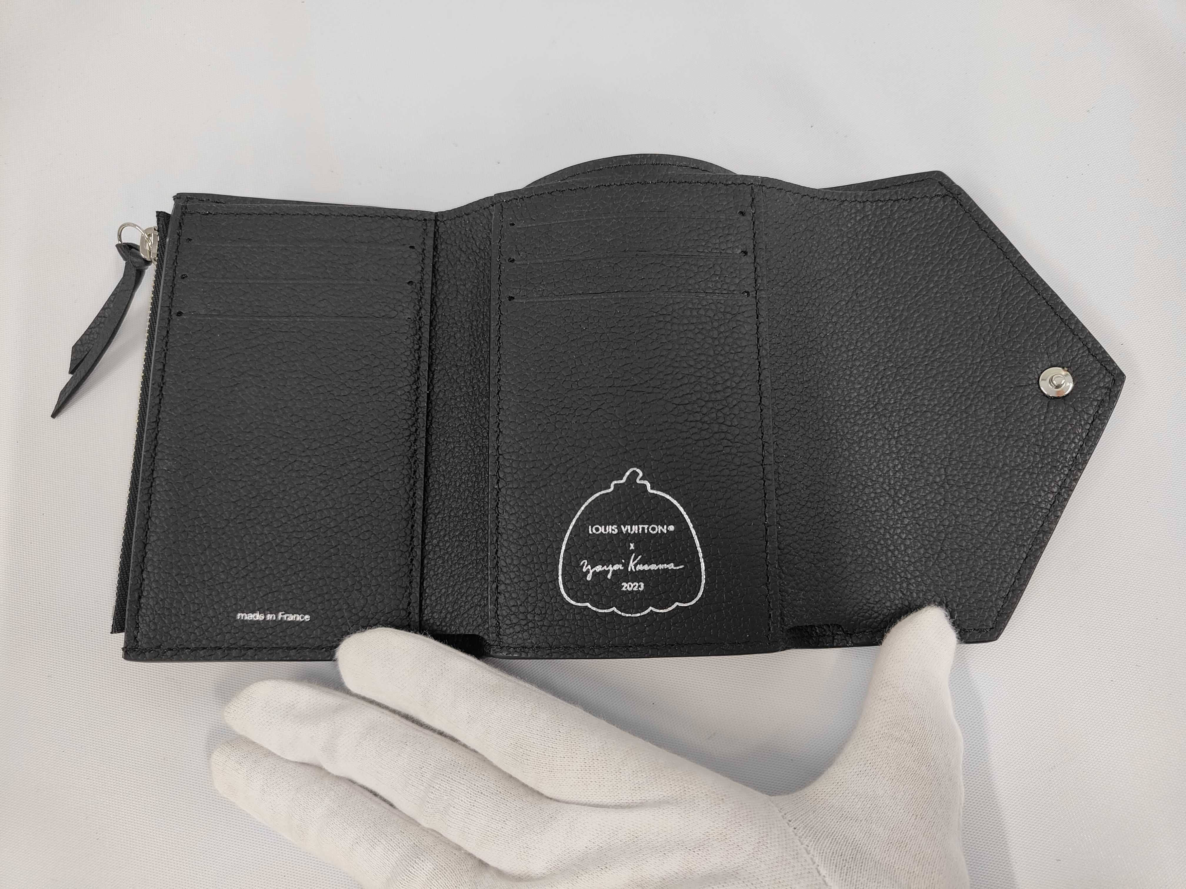 Yayoi Kusama Portefeuille Claire Compact Wallet M81956 RFID detected. Accessories included. — view 7