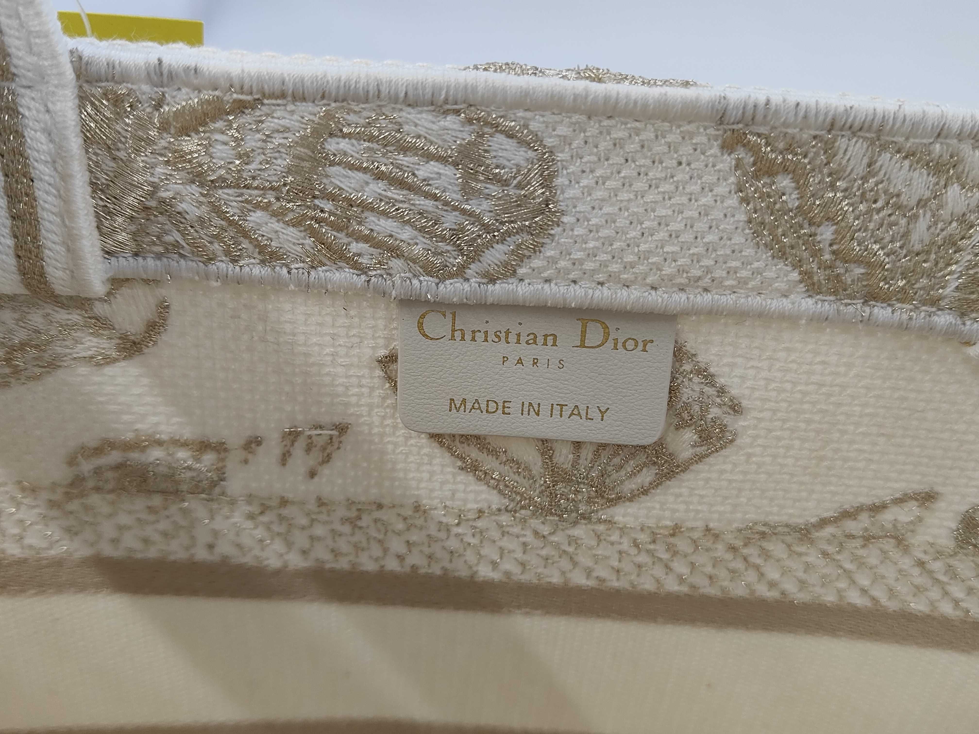 Panier Chapeau Bag Embroidered Handbag — view 11