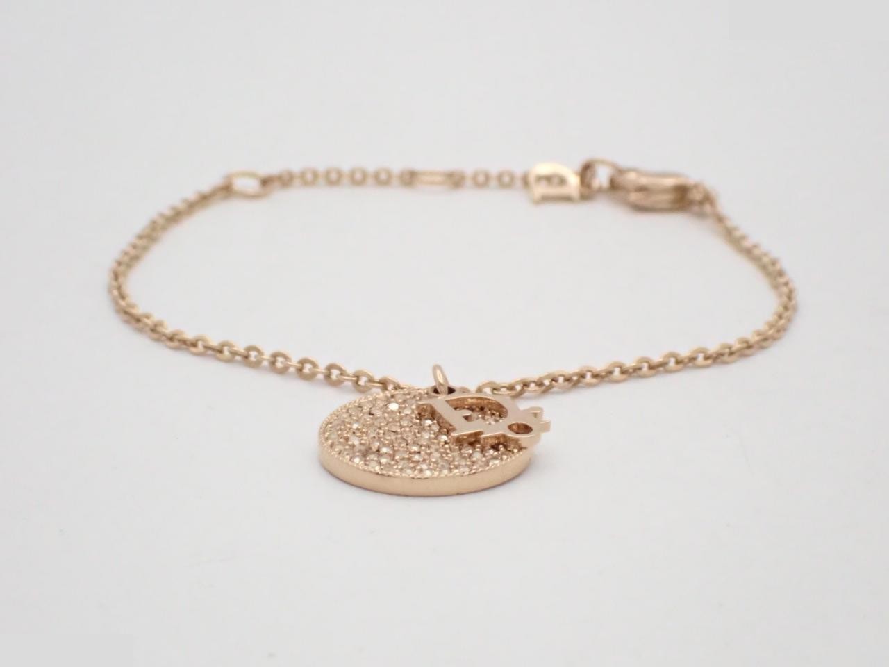 Other lines: Precious metal bracelets and bangles (metal), wrist circumference approximately 19 cm.