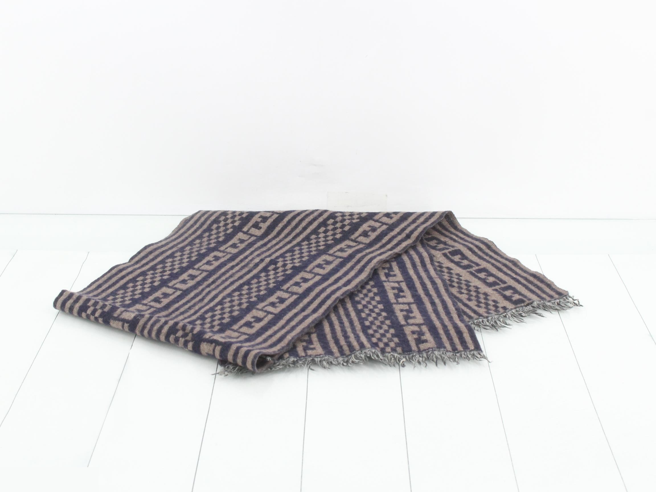 Wool scarf — view 3