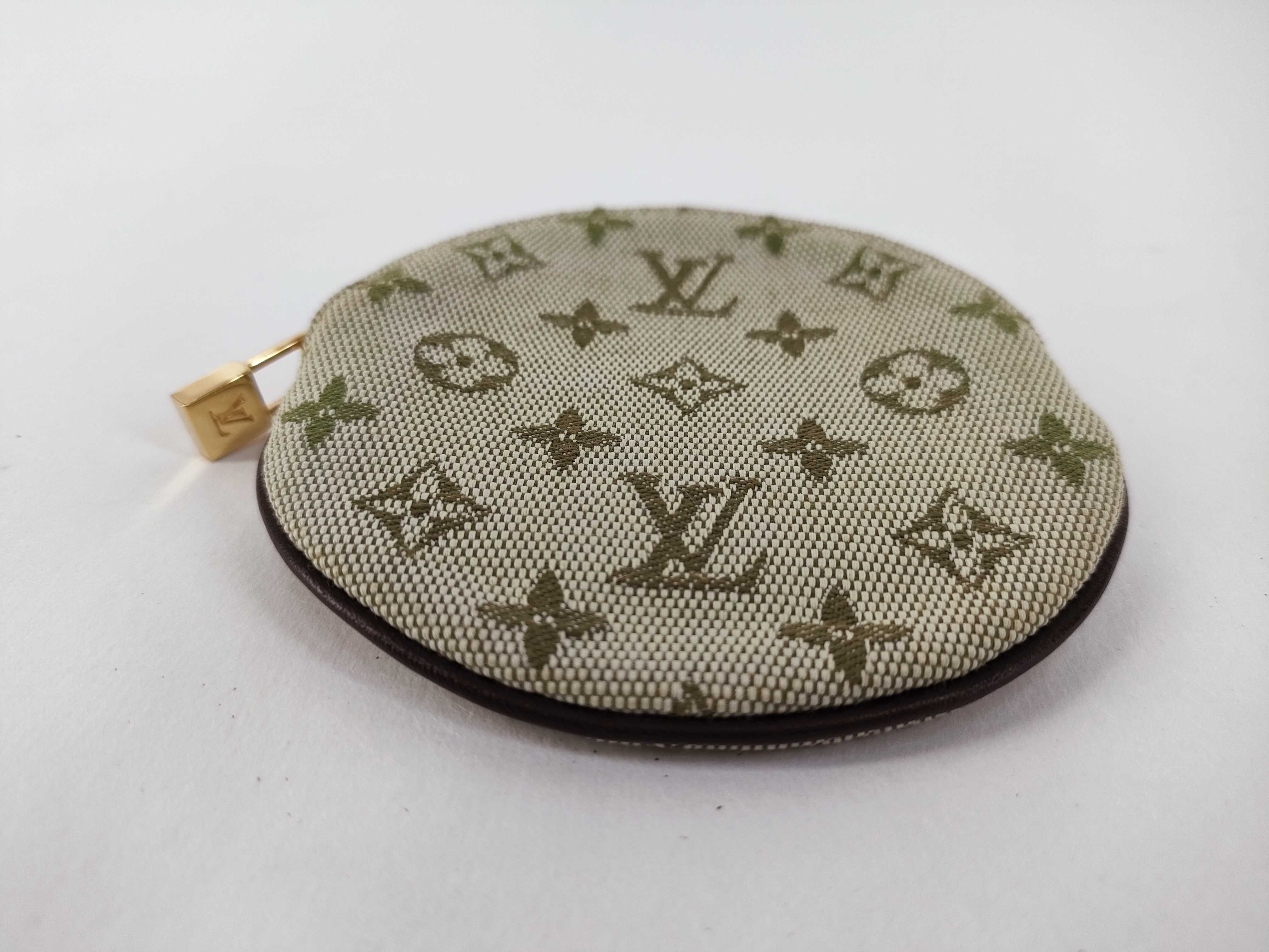 Monogram LV Monogram Mini Portemonnaie Rond Coin Case Green Coin Case — view 3