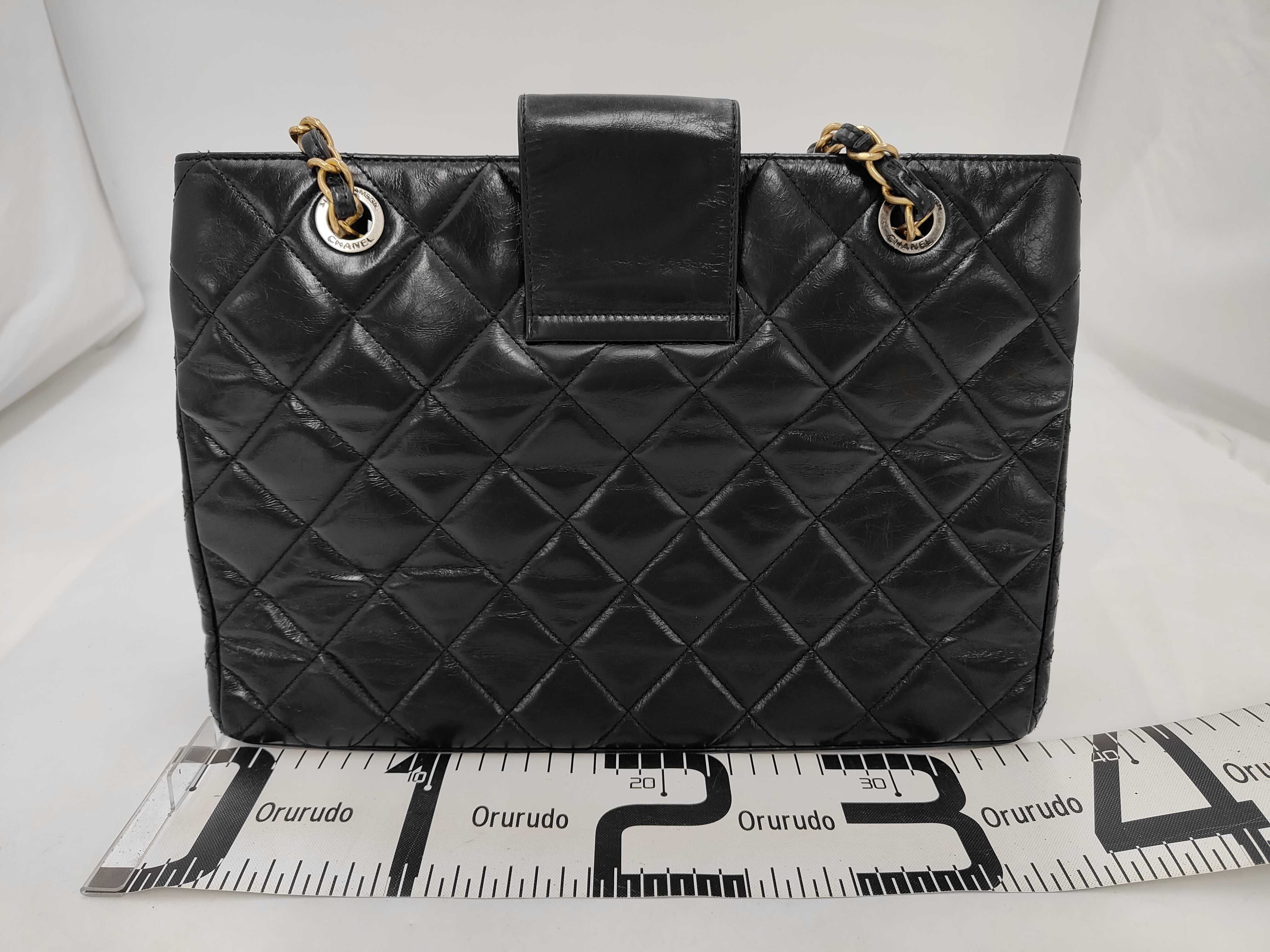 Matelassé Coco Mark Chain Shoulder Bag — view 2