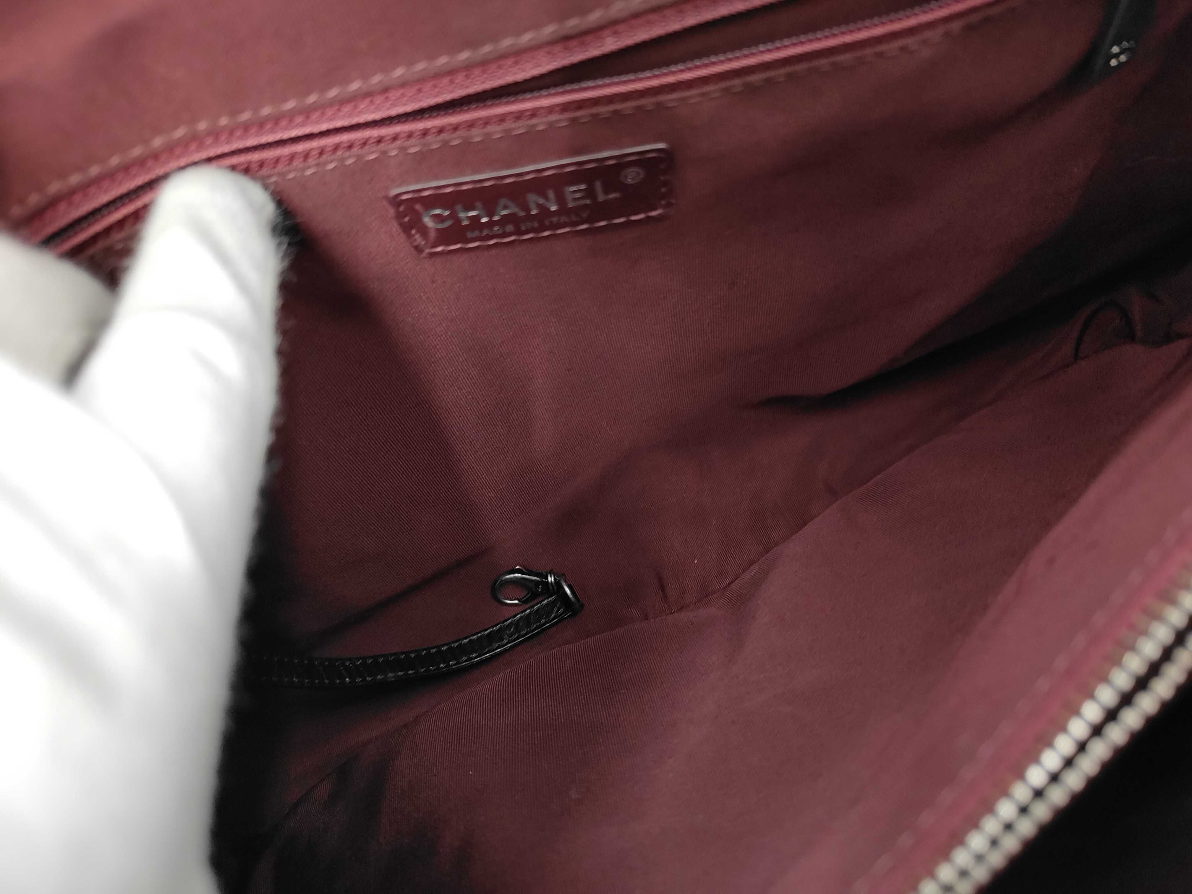 Matelassé Coco Mark Chain Shoulder Bag — view 11
