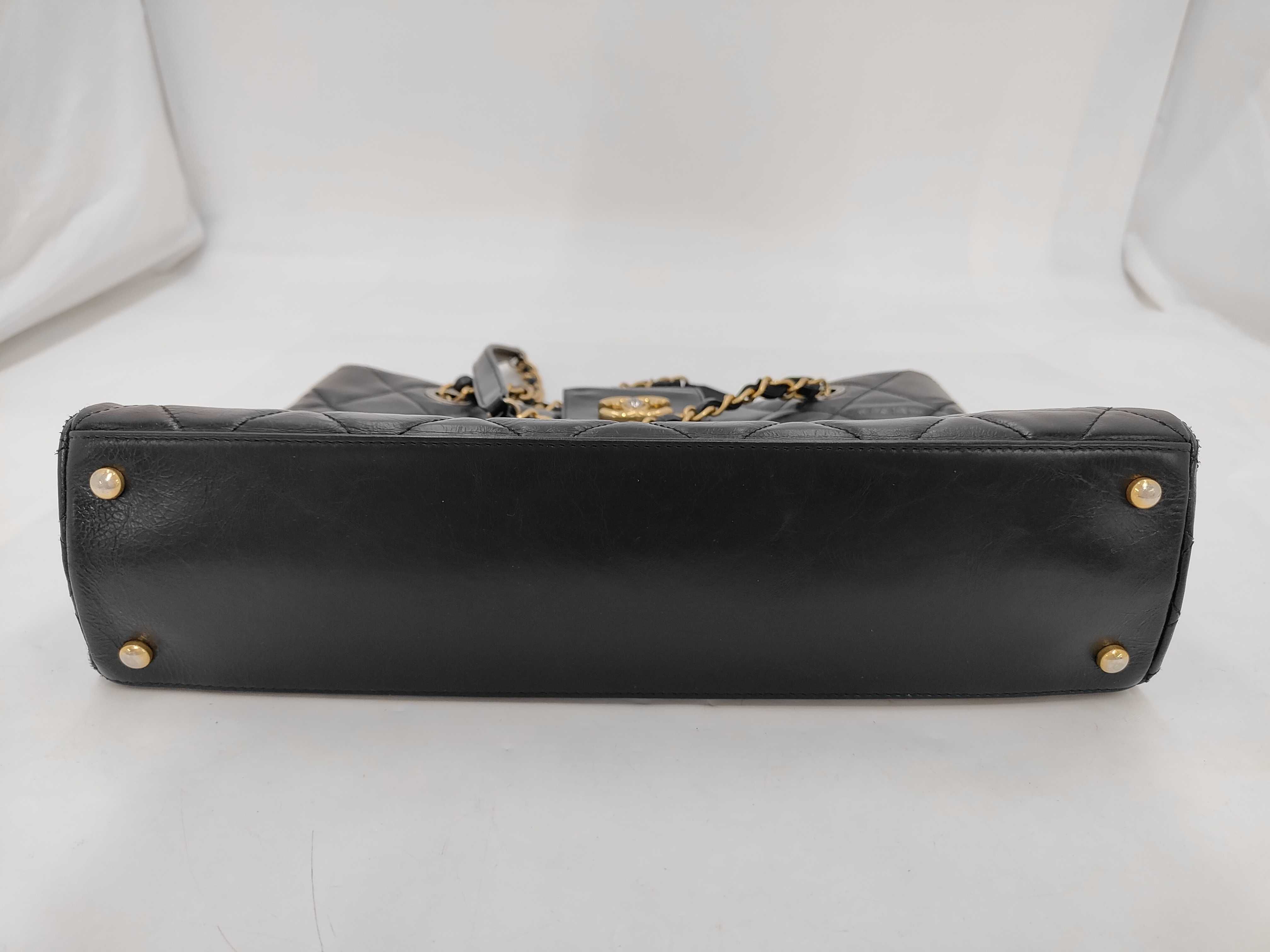 Matelassé Coco Mark Chain Shoulder Bag — view 3