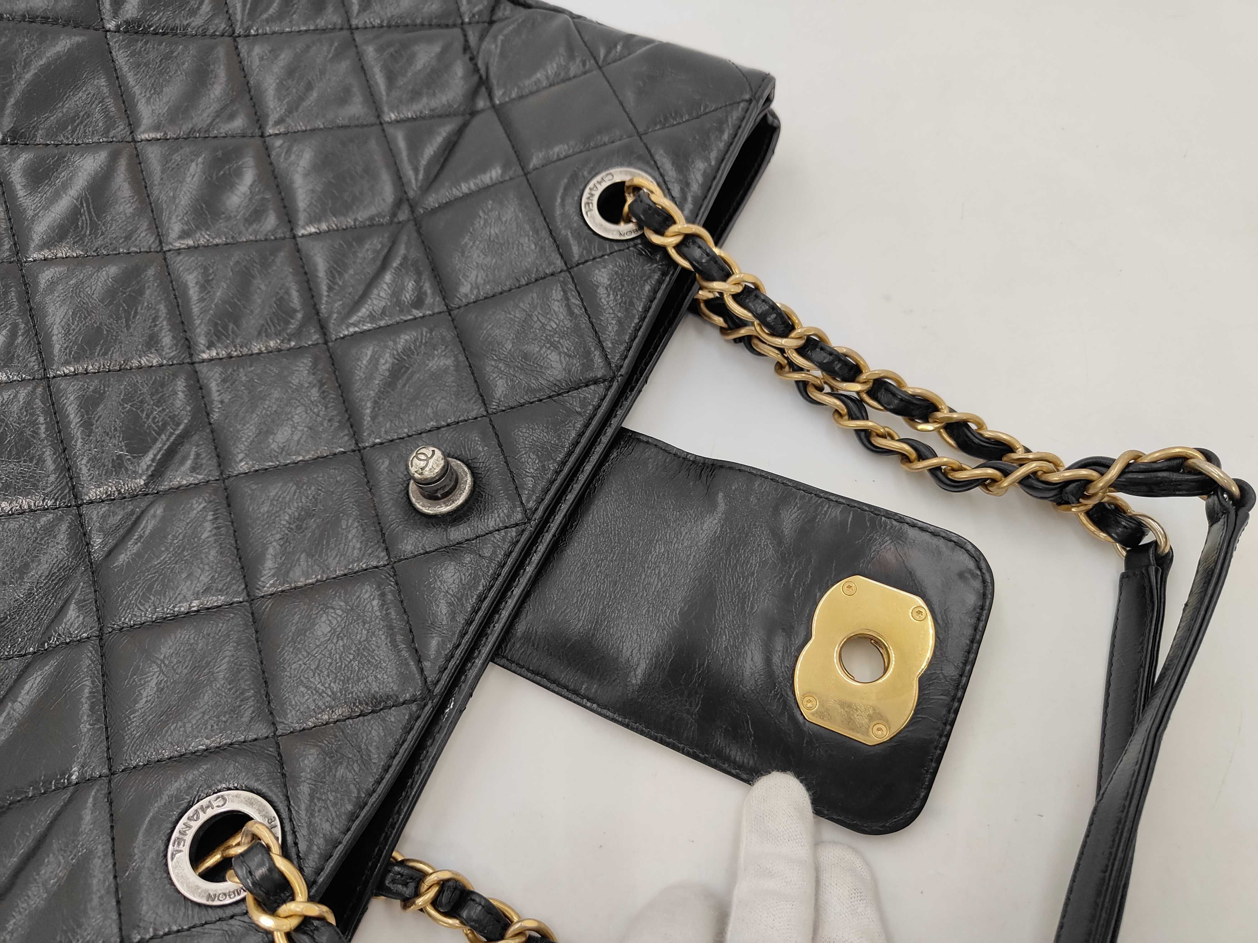 Matelassé Coco Mark Chain Shoulder Bag — view 8