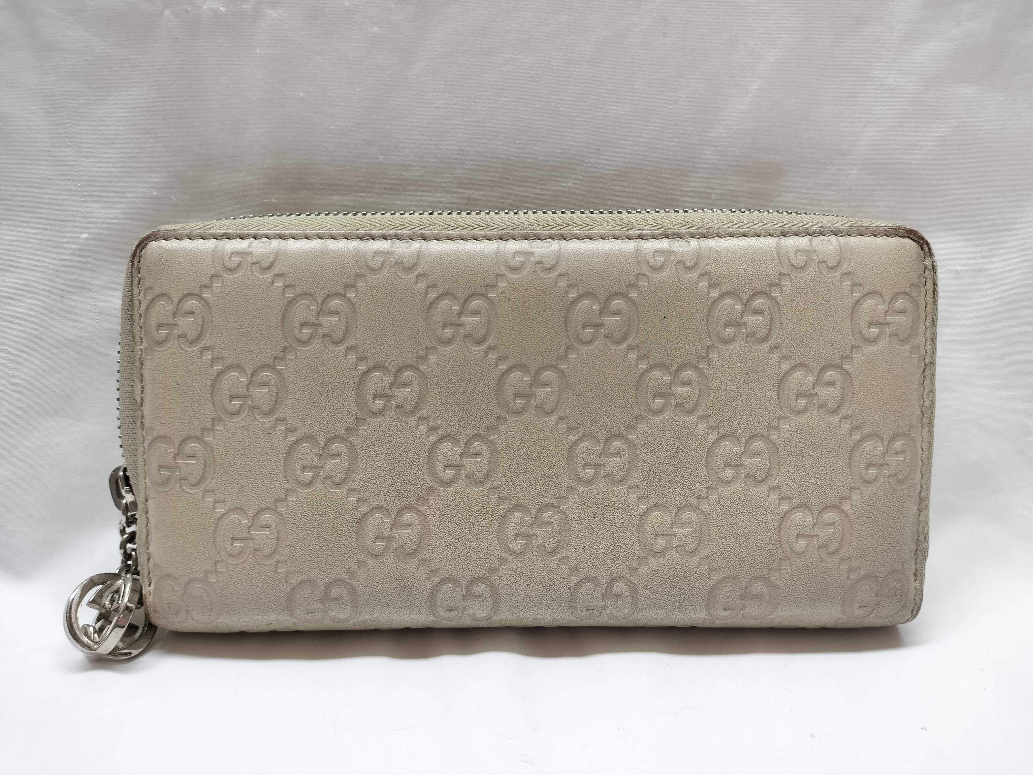 round zip coin case wallet with broken zipper