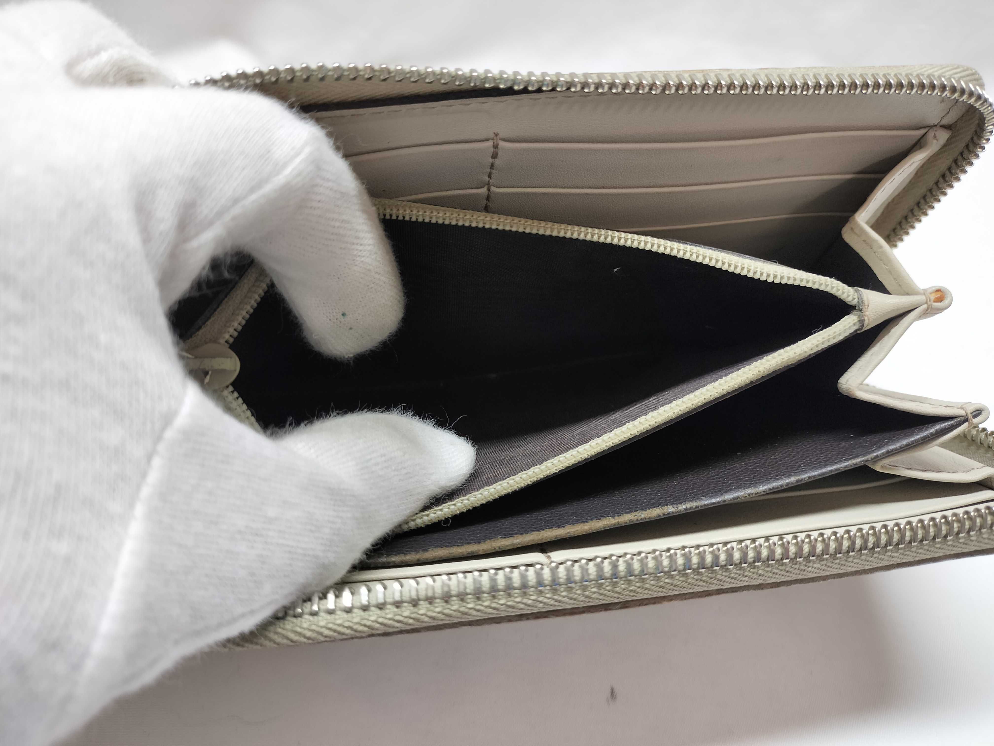 round zip coin case wallet with broken zipper — view 14