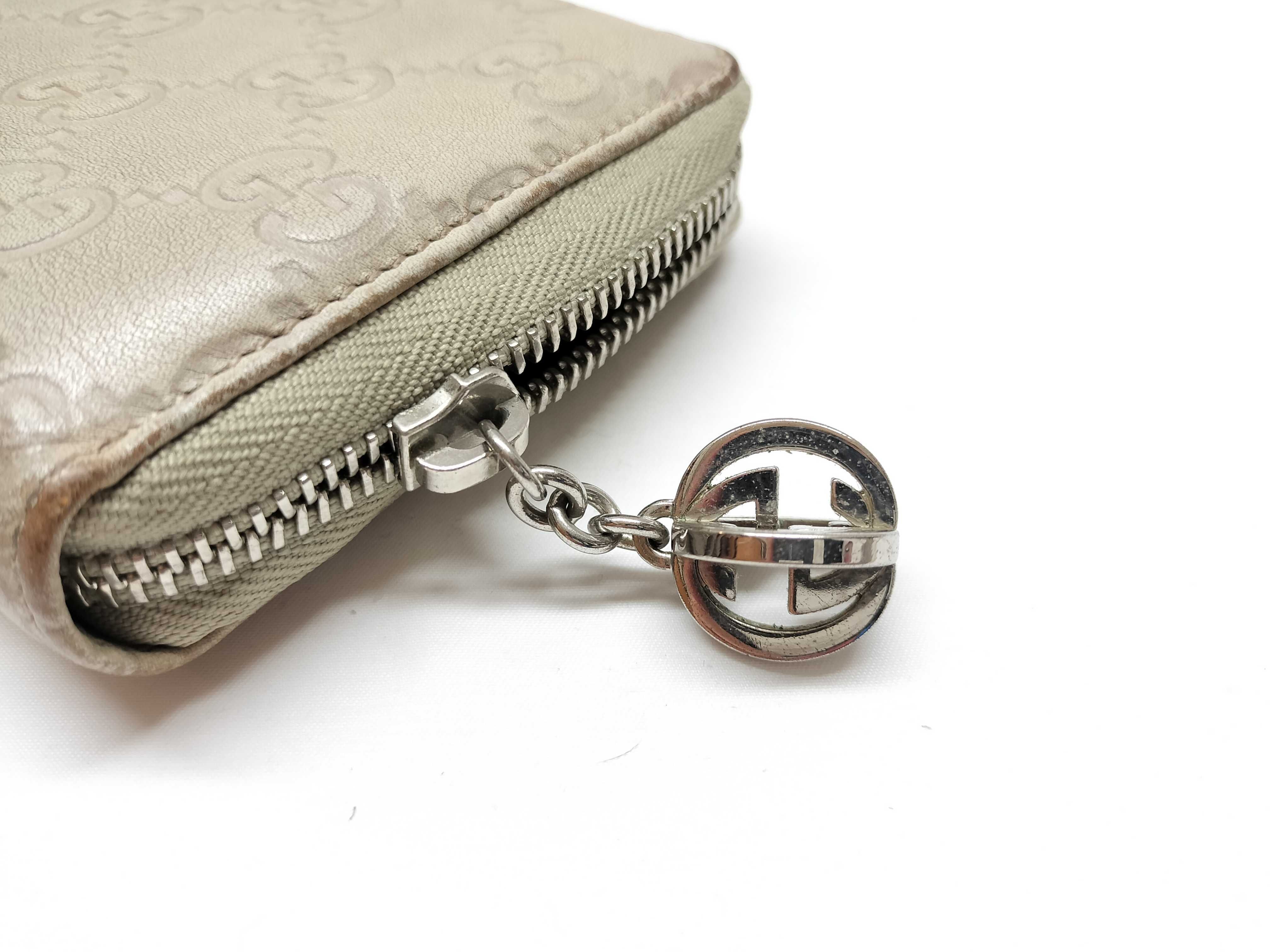 round zip coin case wallet with broken zipper — view 3