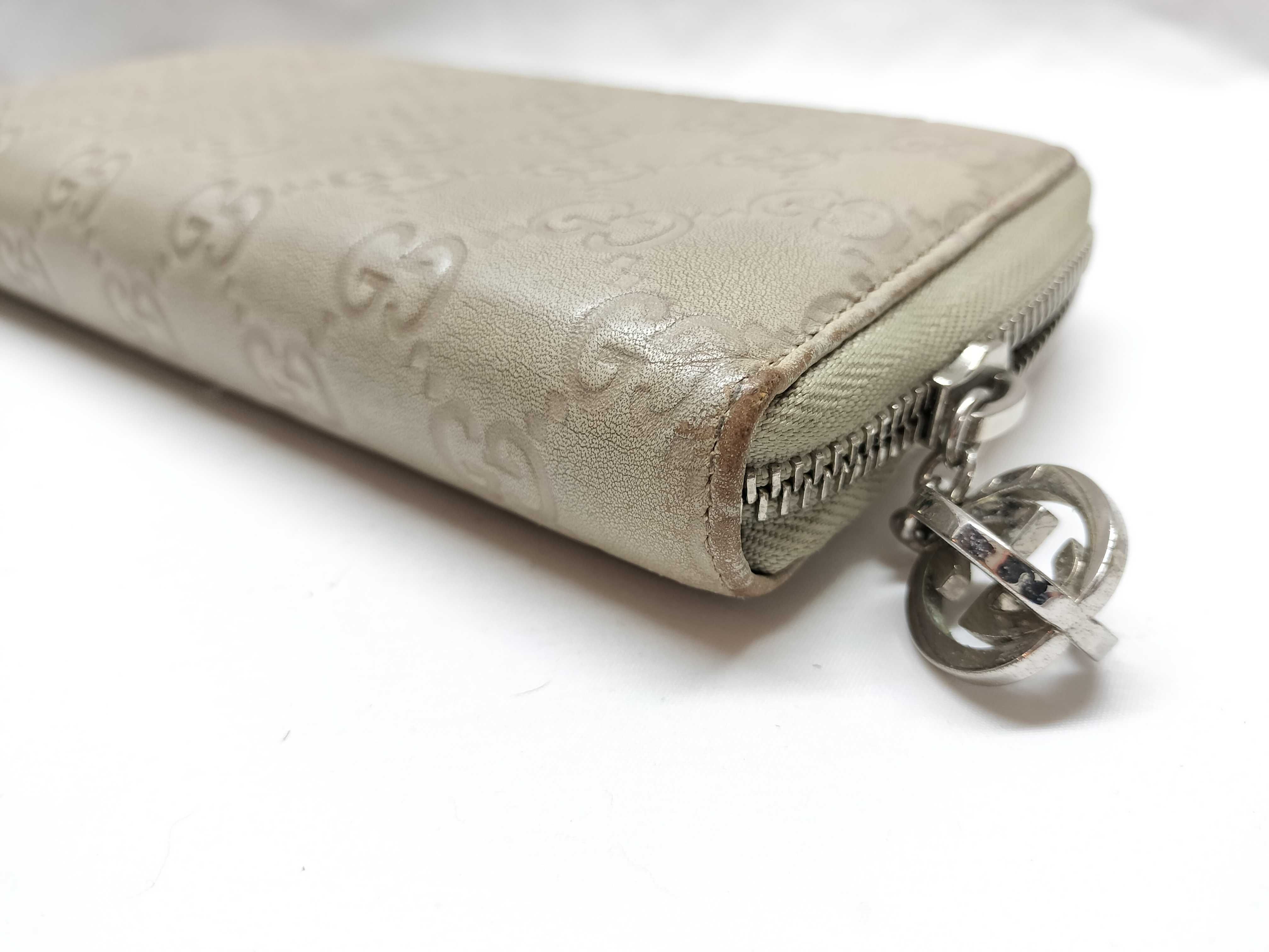 round zip coin case wallet with broken zipper — view 4