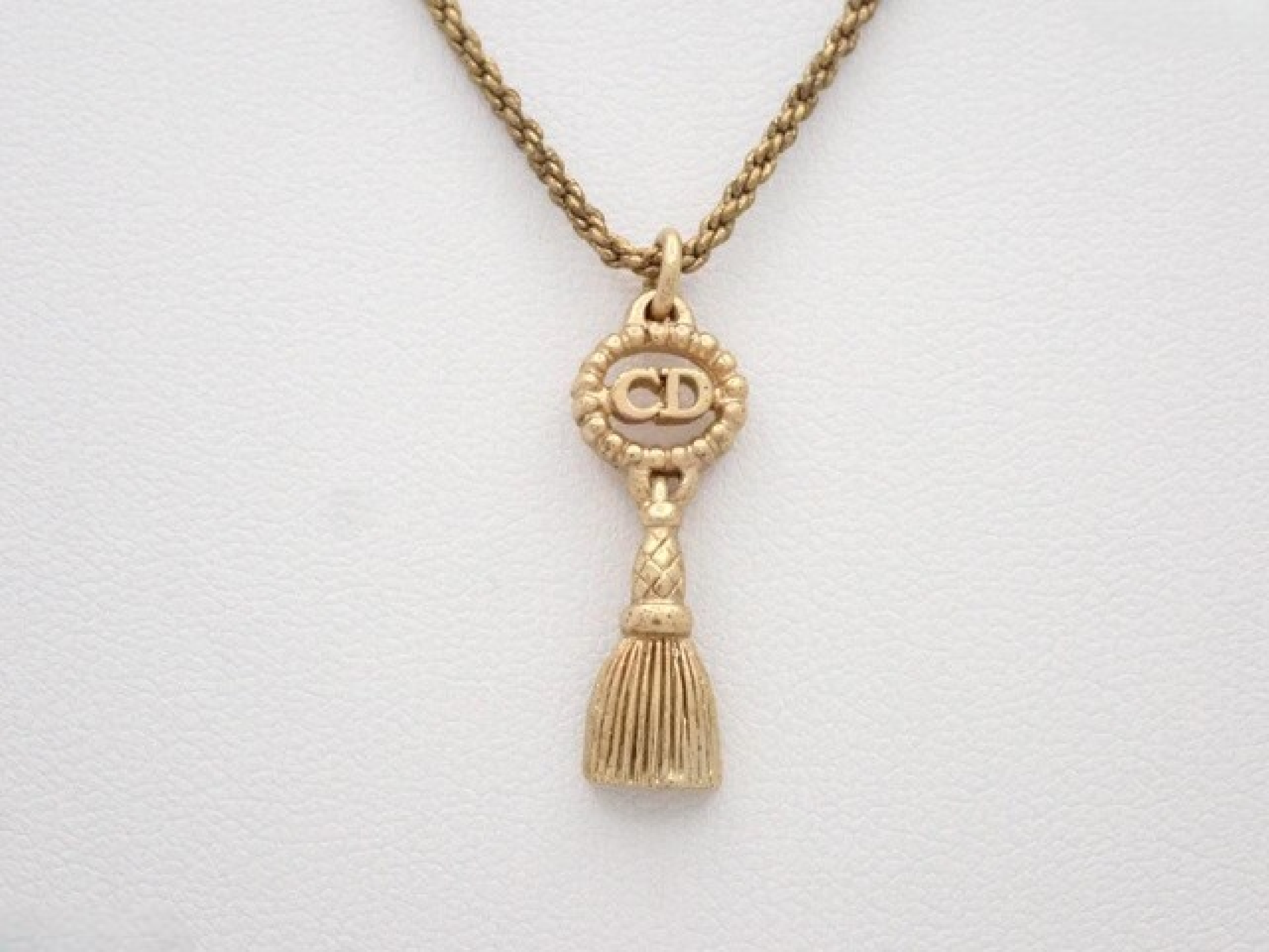 necklace with approximately 42cm chain. — view 2
