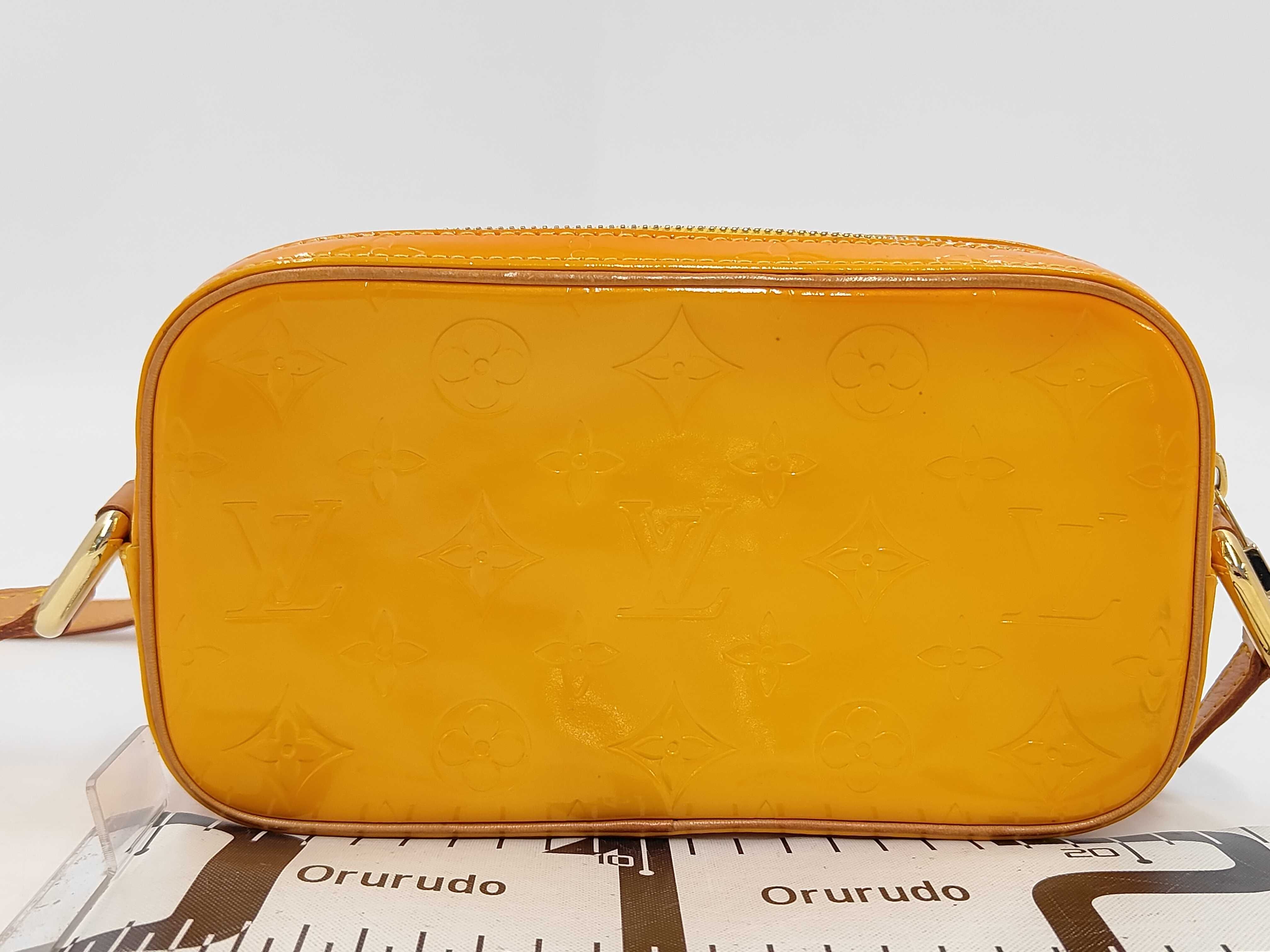 Vernis Louis Vuitton Vernis Christie MM Jaune TH0050 Shoulder Bag — view 2