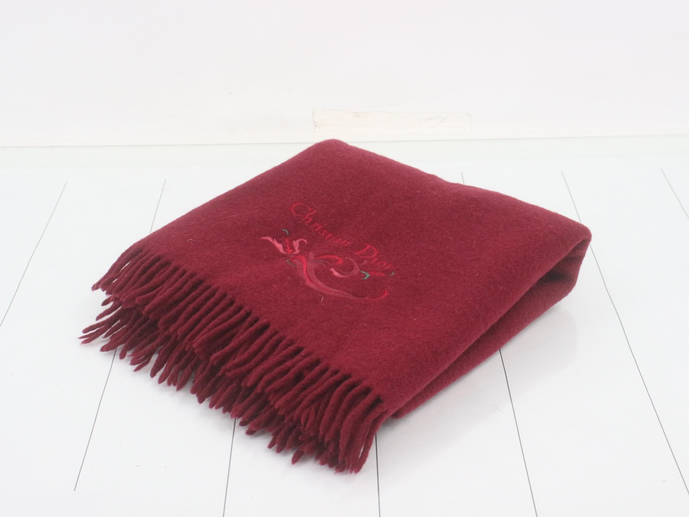 Other lines: accessories, small items, and shawls