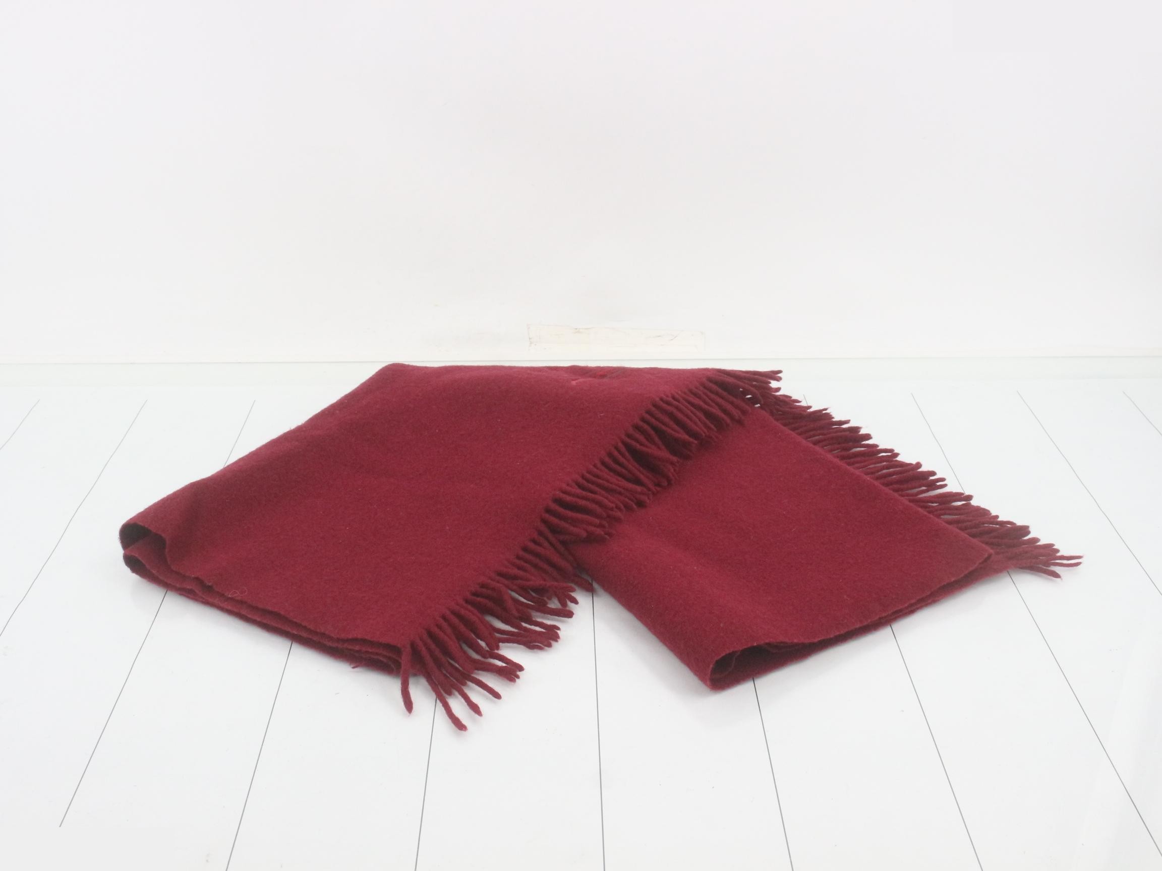 Other lines: accessories, small items, and shawls — view 2