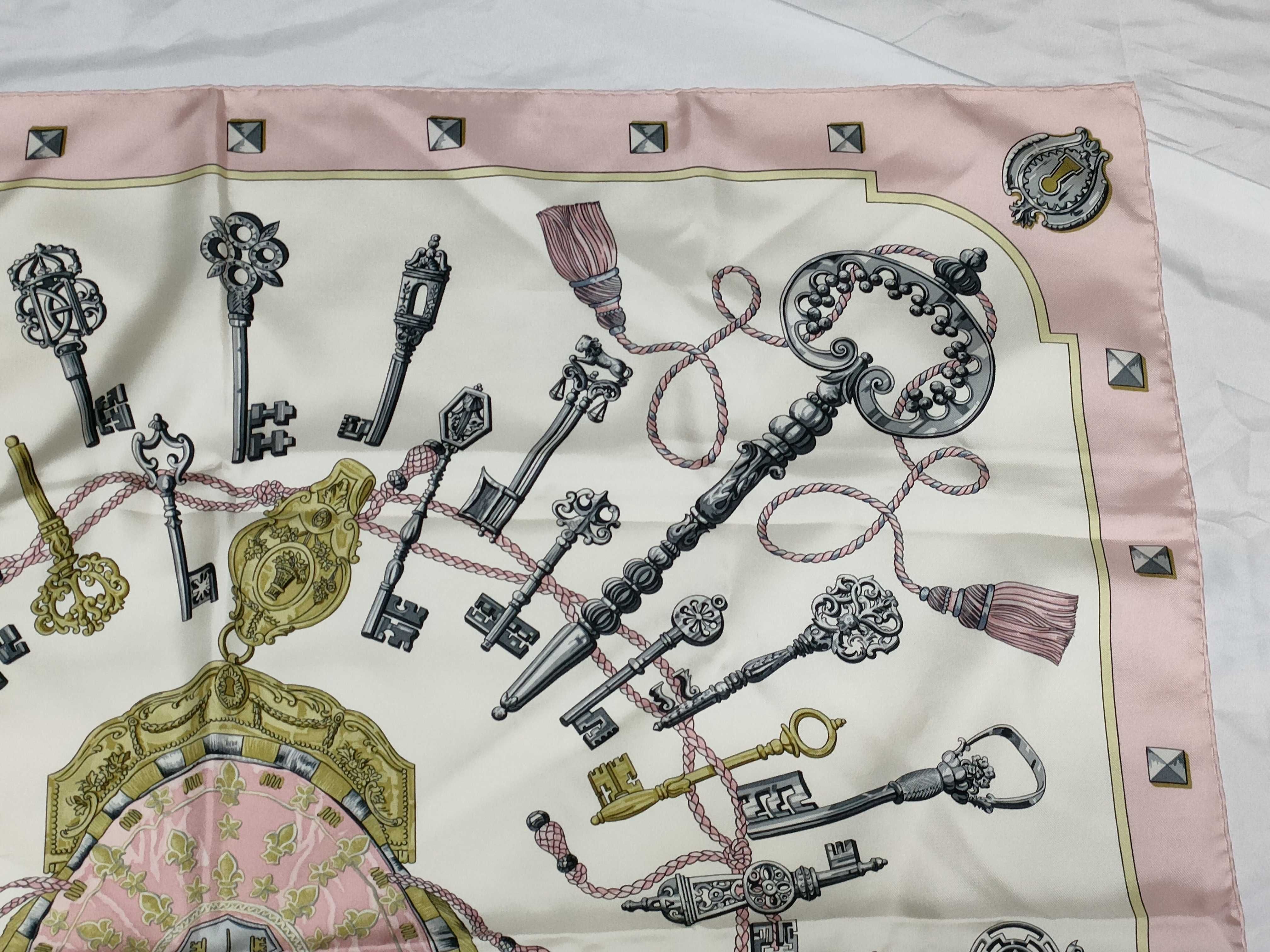 Carre Large Size Key and Other Small Items — view 7