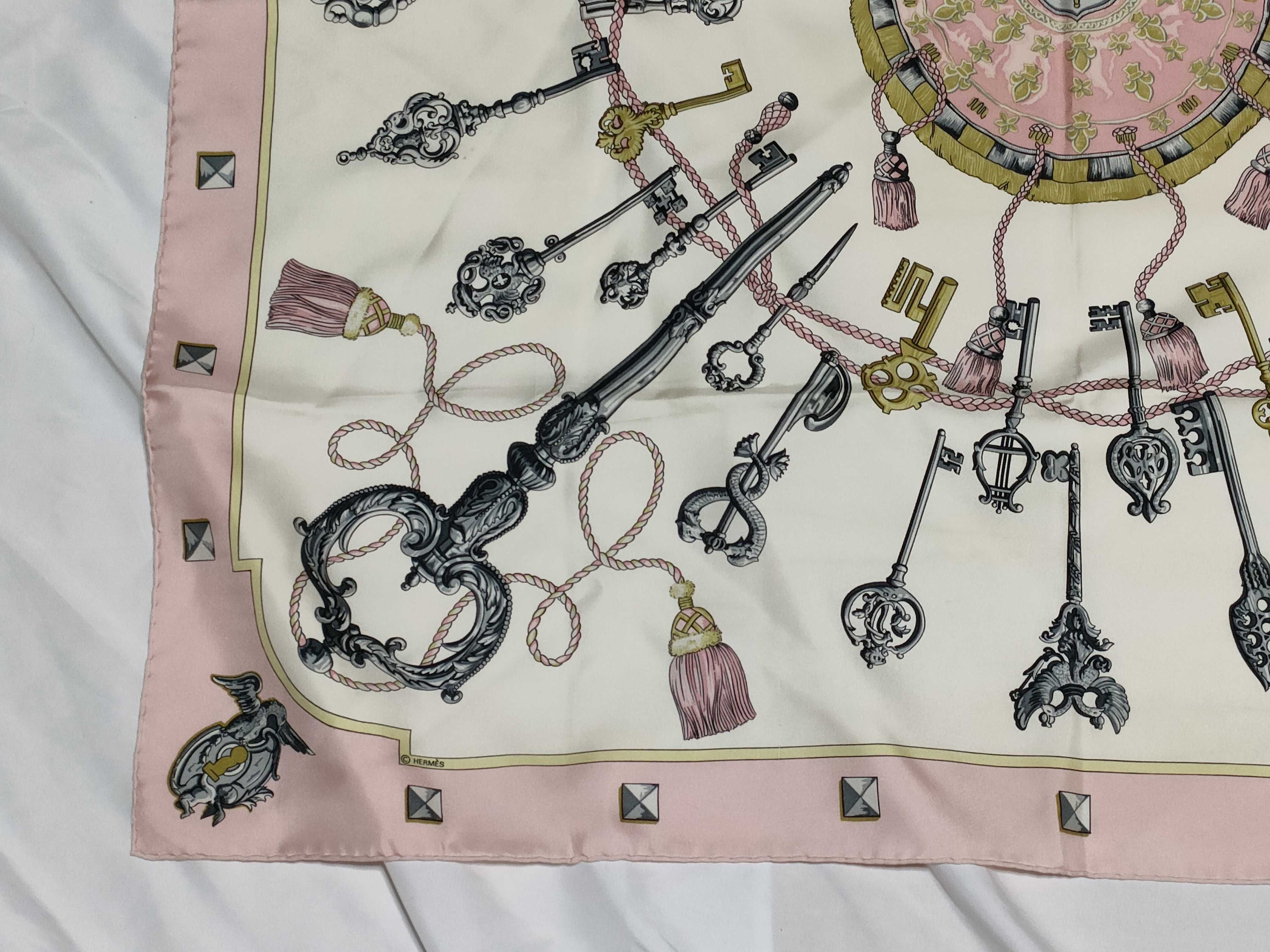 Carre Large Size Key and Other Small Items — view 8