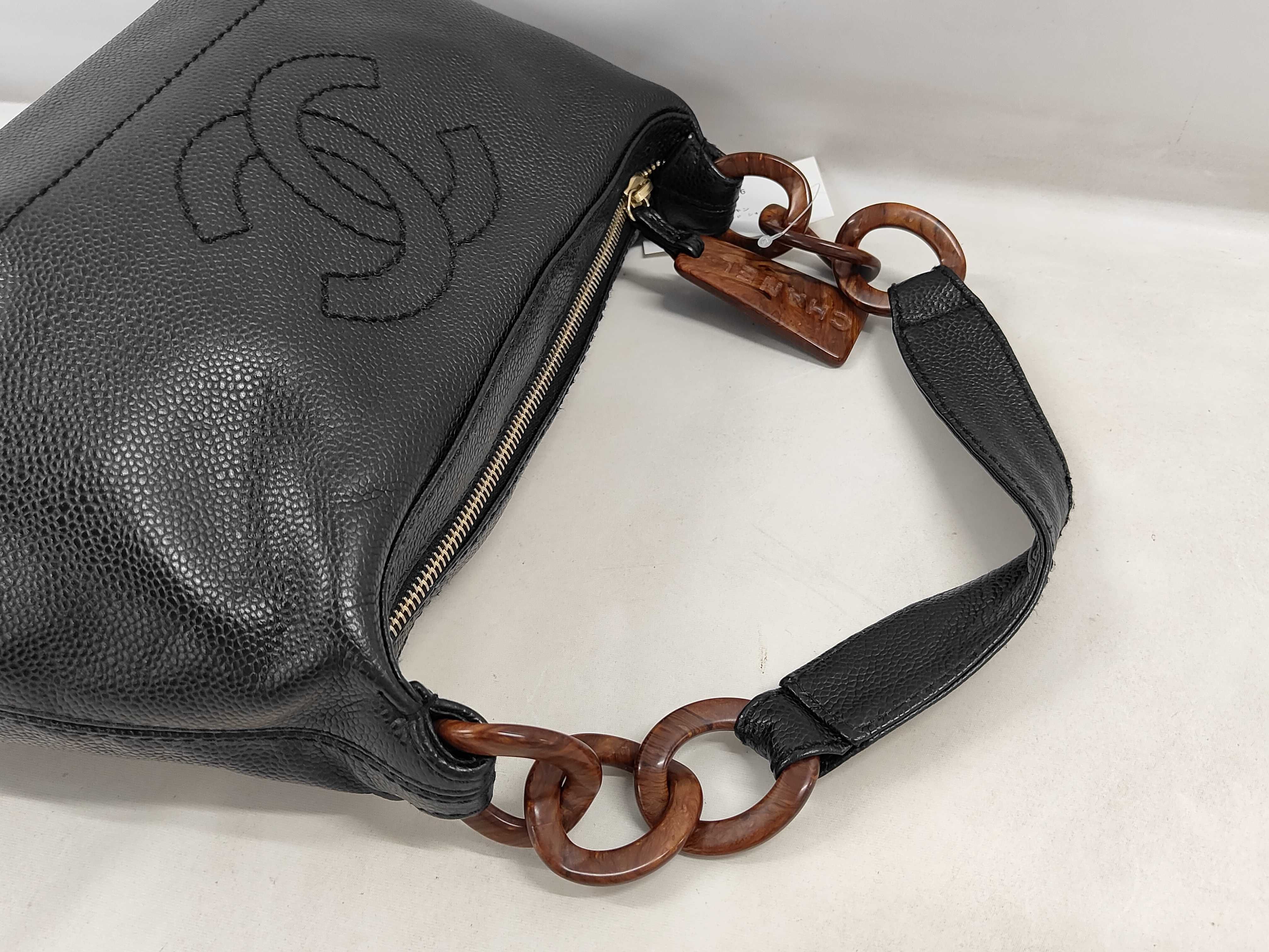caviar skin caviar wood shoulder bag — view 3